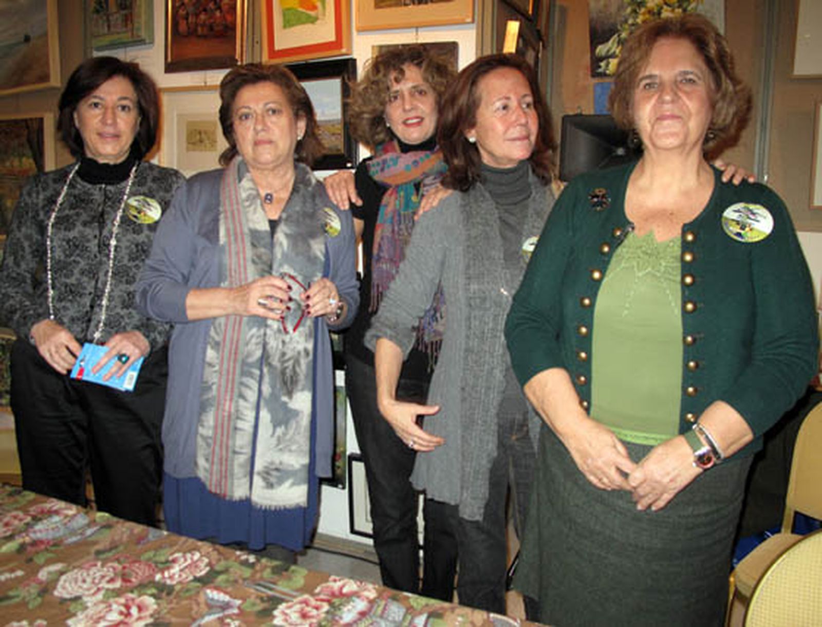 Las pintoras Gabriela Scheffler, Bibiana Rodríguez, Pilar Arana, Lola Romero y Silvia Sáez, al frente de ‘El Rincón de los Pintores’.

Foto: Victoria Ramírez