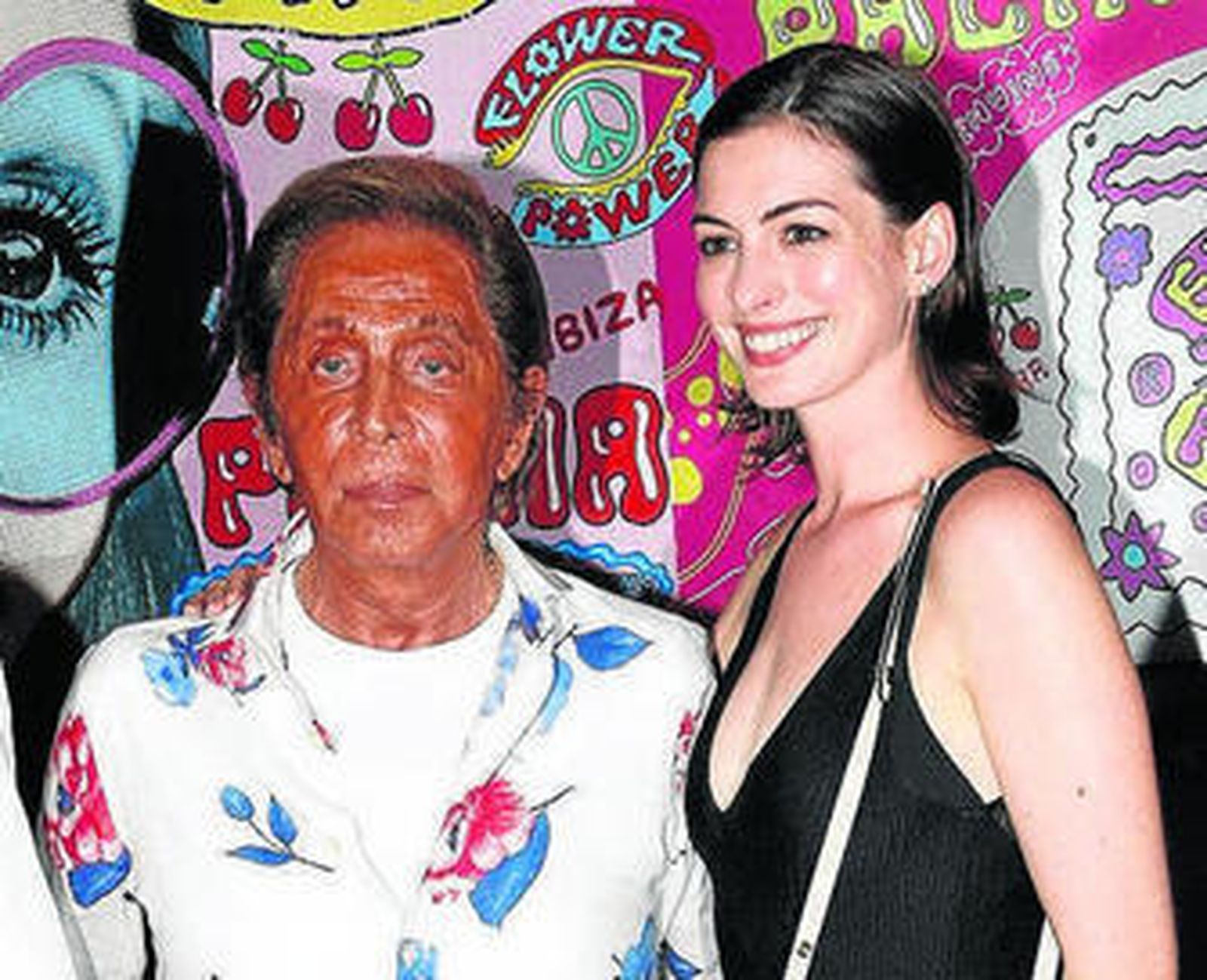 Anne Hathaway, de fiesta 'hippie' en Ibiza