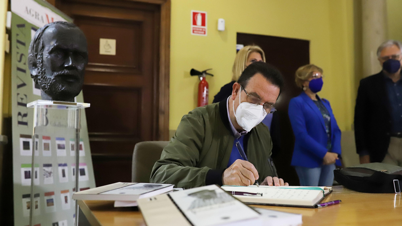 Jornada de luto por la muerte de Caballero Bonald