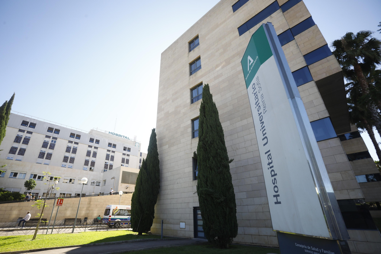 Vista del Hospital General del Reina Sofía y el edificio de Consultas Externas.