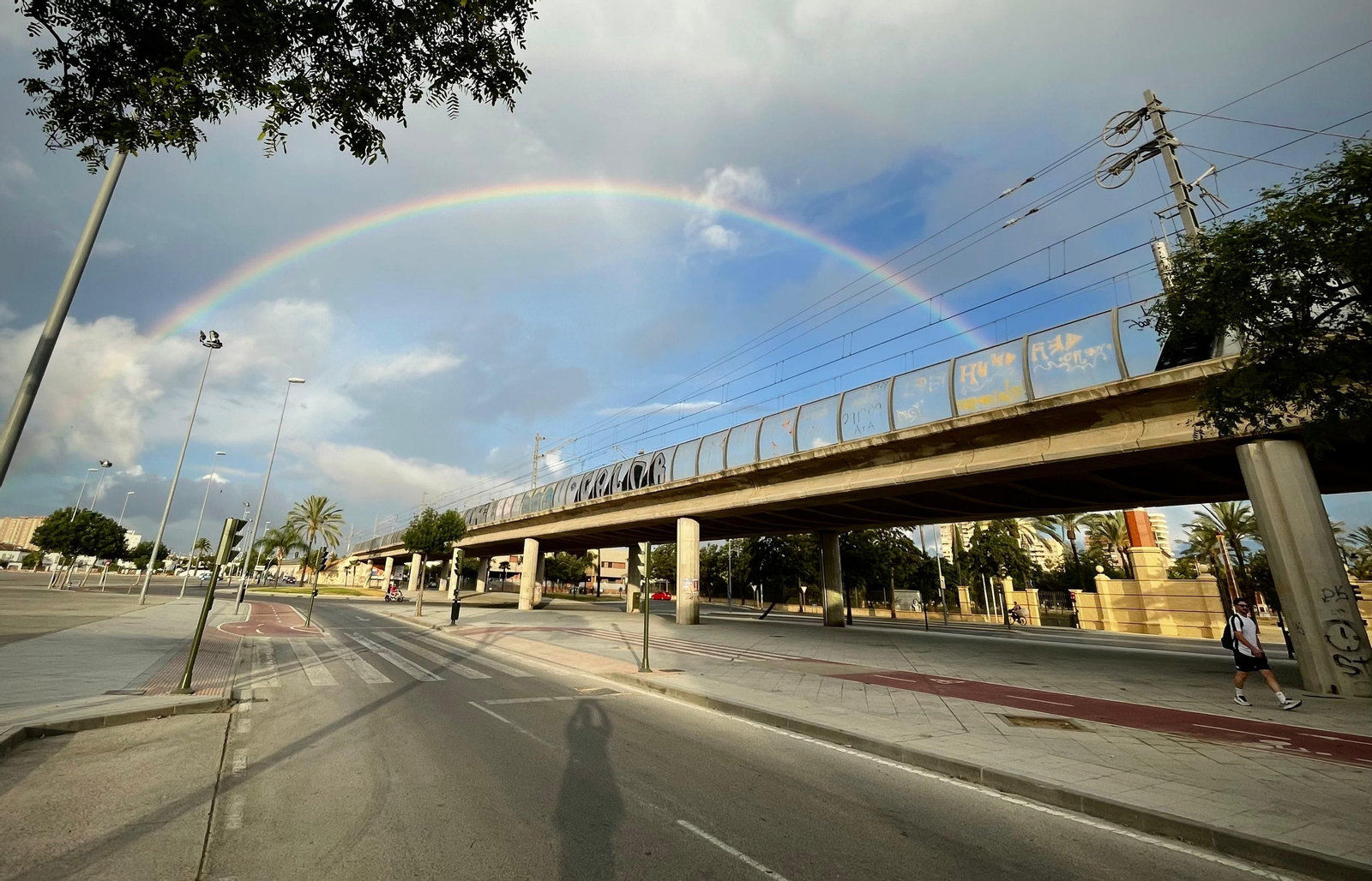 Arcoiris tras la lluvia en la mañana de este viernes en Jerez. Arcoiris tras la lluvia en la mañana de este viernes en Jerez.