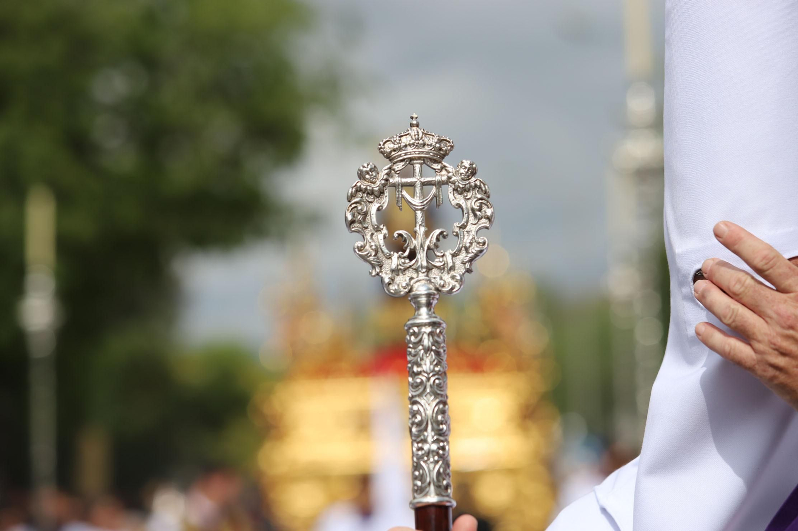 Imágenes del recorrido de la Hermandad del Cristo Cautivo de Huelva