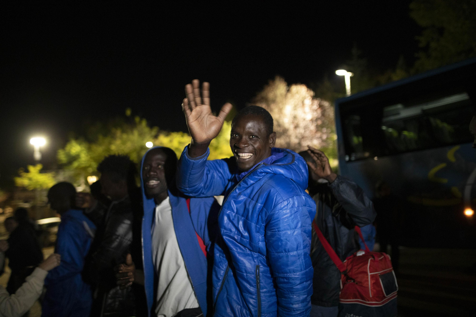 Así ha sido la llegada al albergue granadino de Víznar de más de un centenar de migrantes llegados de Canarias