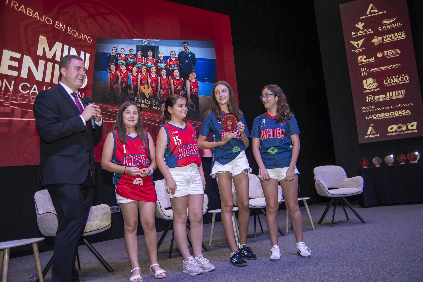 Valores y emoción en la IV Gala de Fomento del Baloncesto del Jaén CB, en imágenes