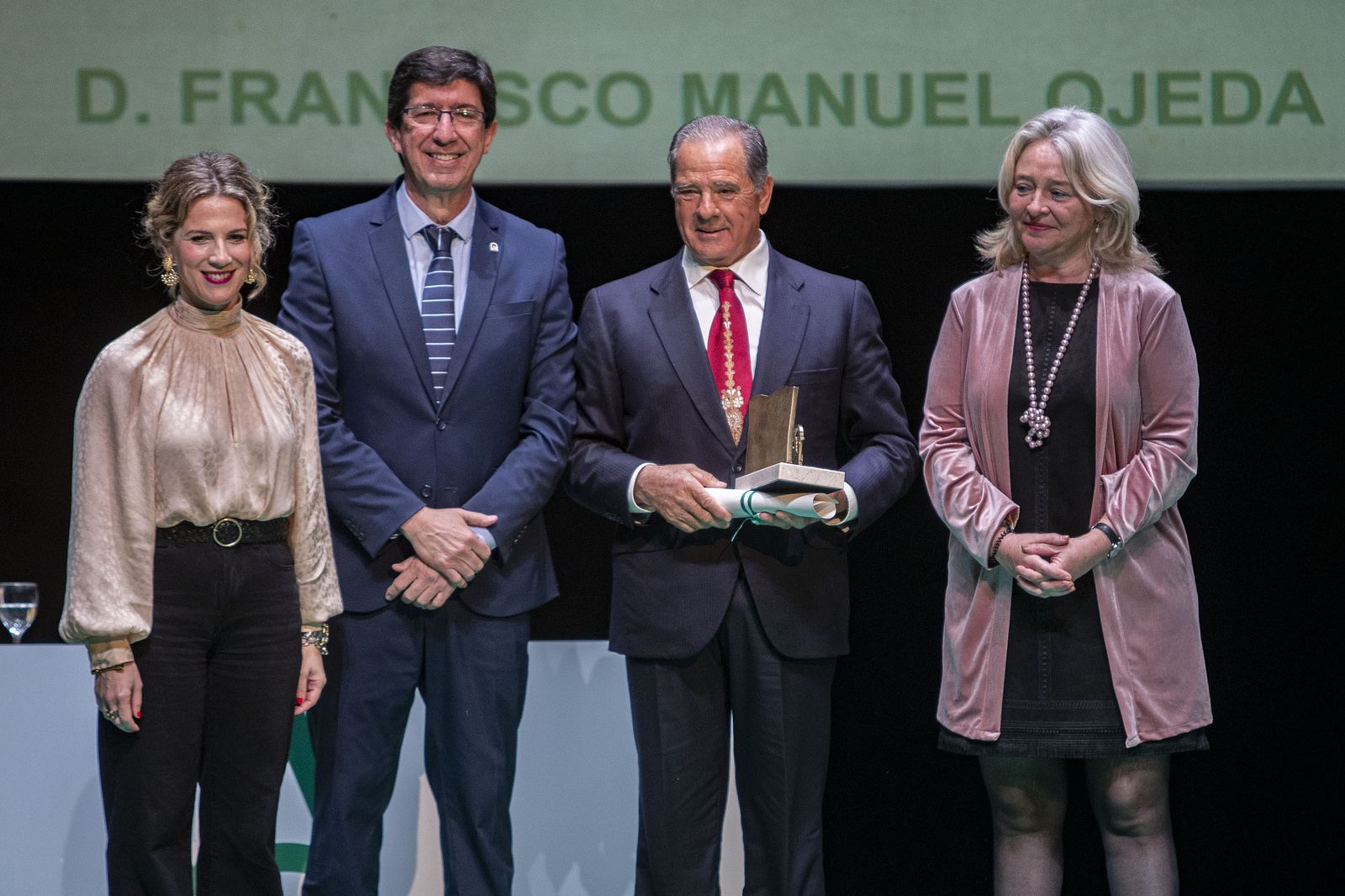 Imágenes de la entrega de las Banderas de Andalucía en la provincia