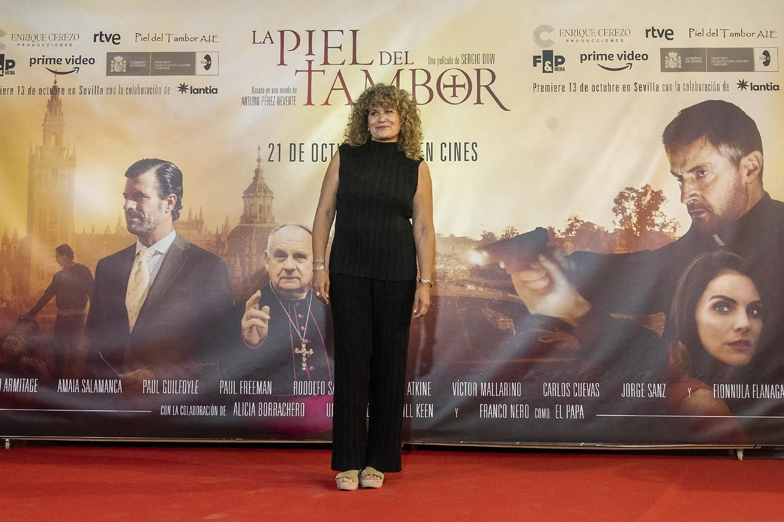 Las imágenes del preestreno de 'La piel del tambor' en Sevilla