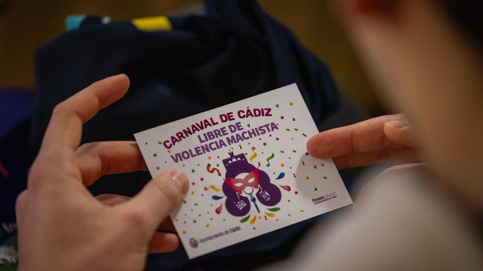 La tarjeta municipal de prevención en el Carnaval distribuida entre los estudiantes internacionales. La tarjeta municipal de prevención en el Carnaval distribuida entre los estudiantes internacionales.