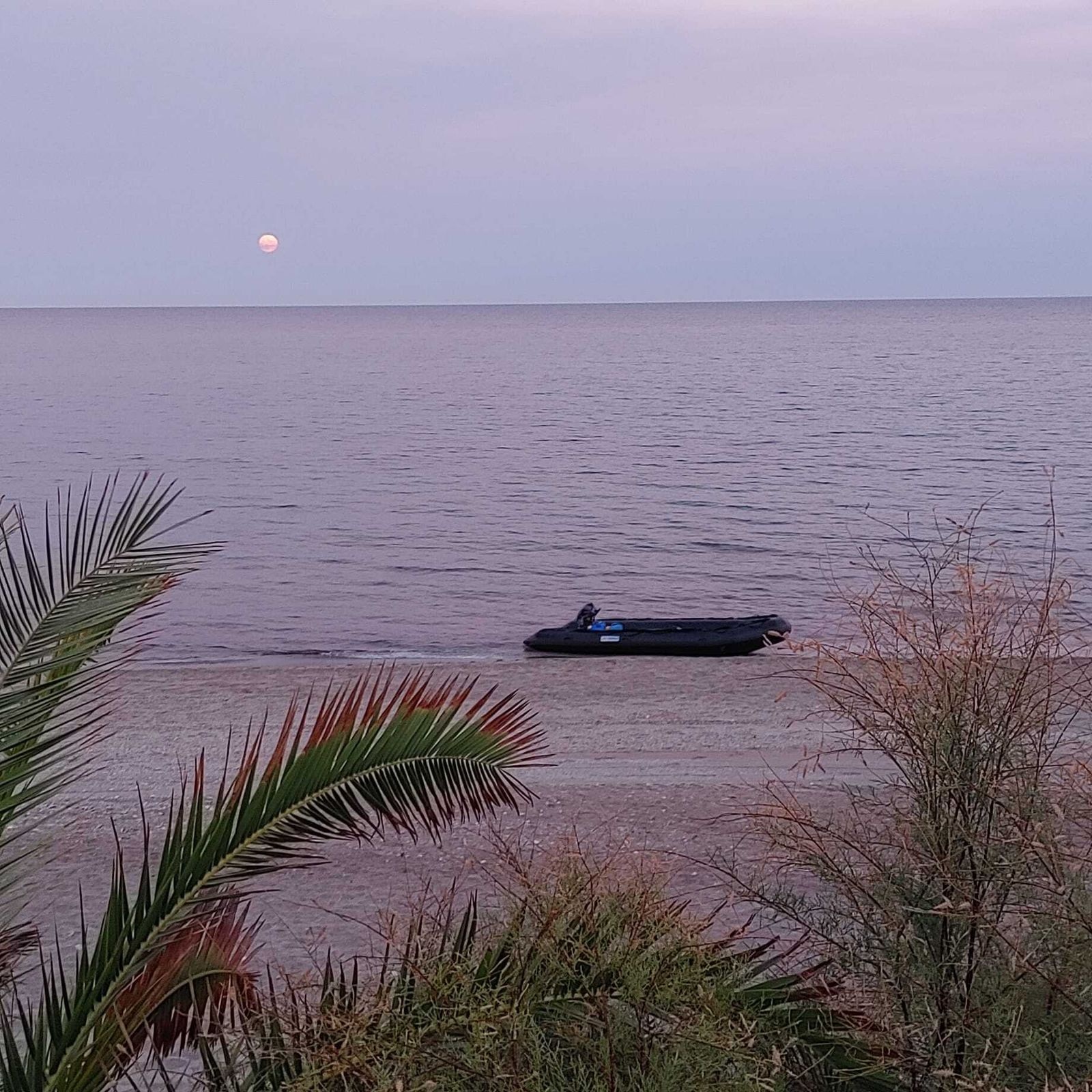 Una patera en la costa almeriense.