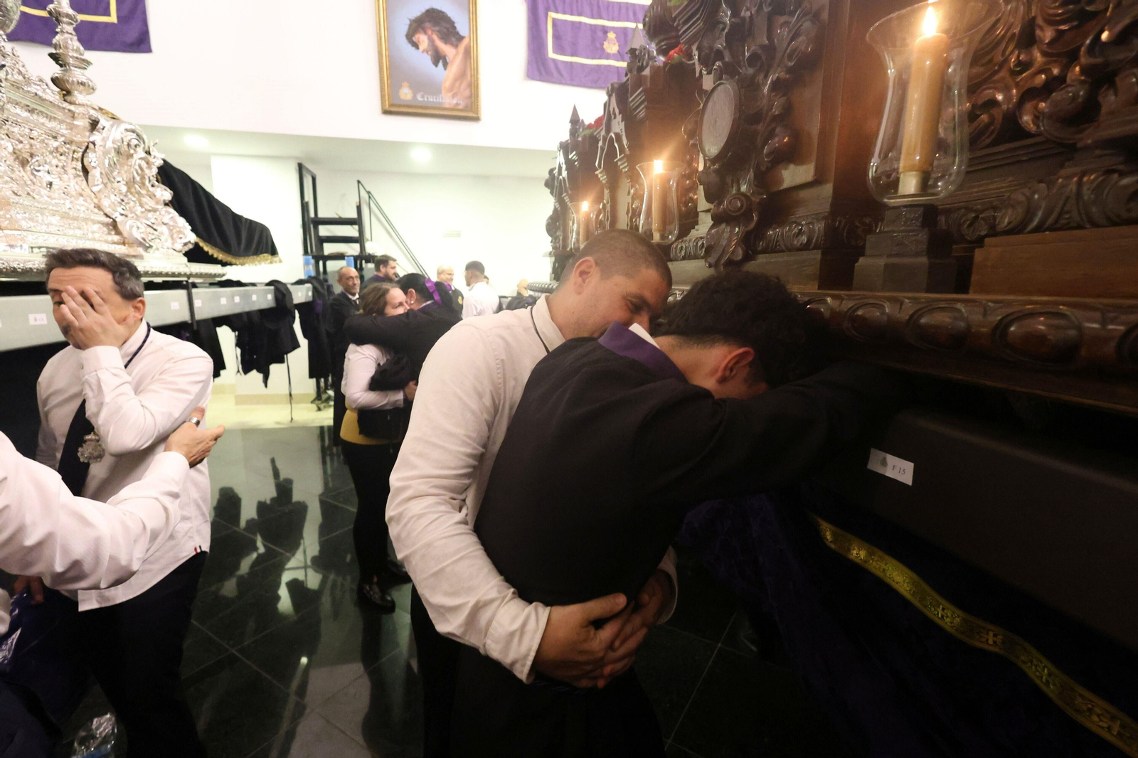 Crucifixión en el Lunes Santo en Málaga, en fotos