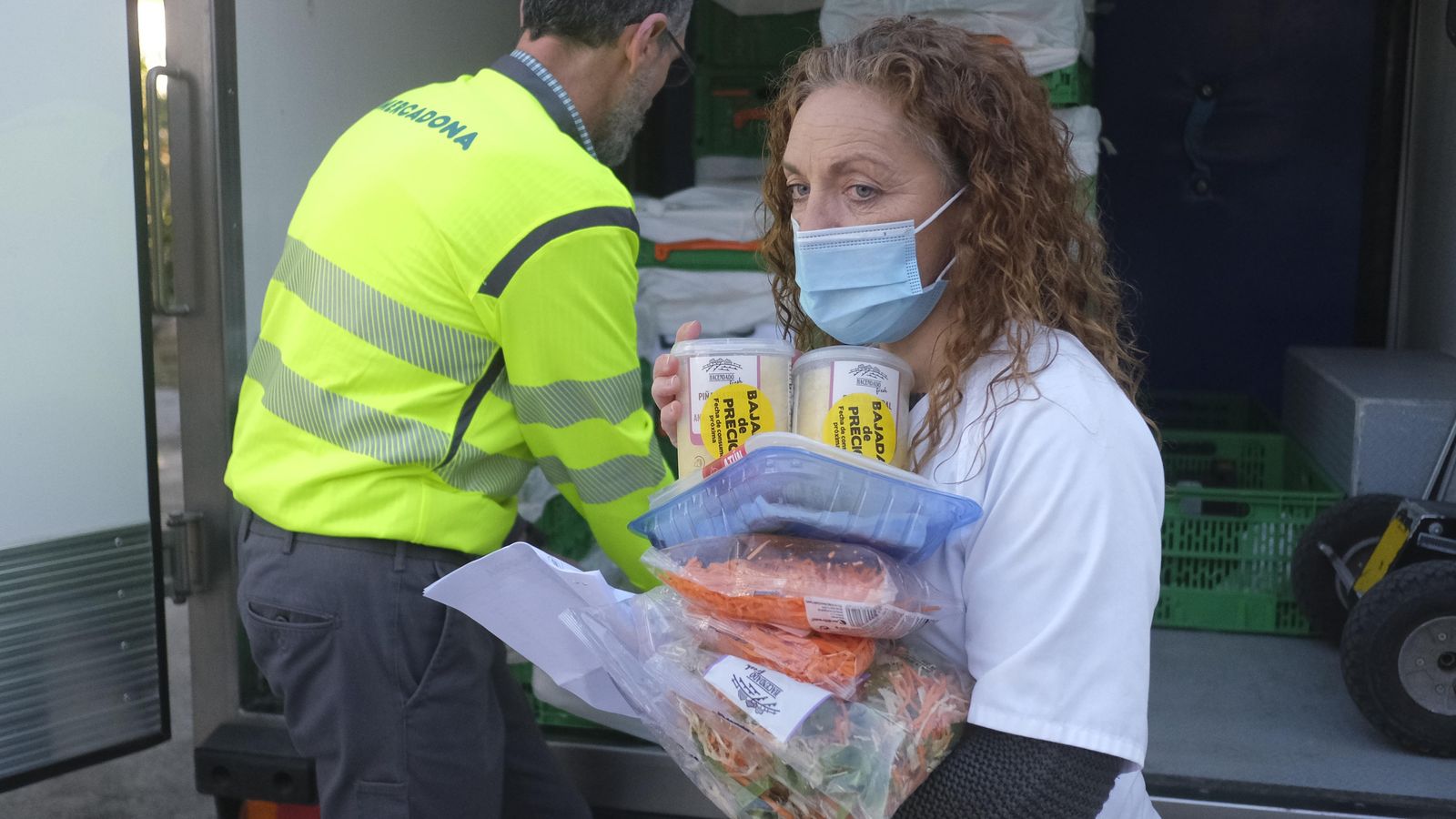 Llegada de los alimentos a la residencia Colichet.