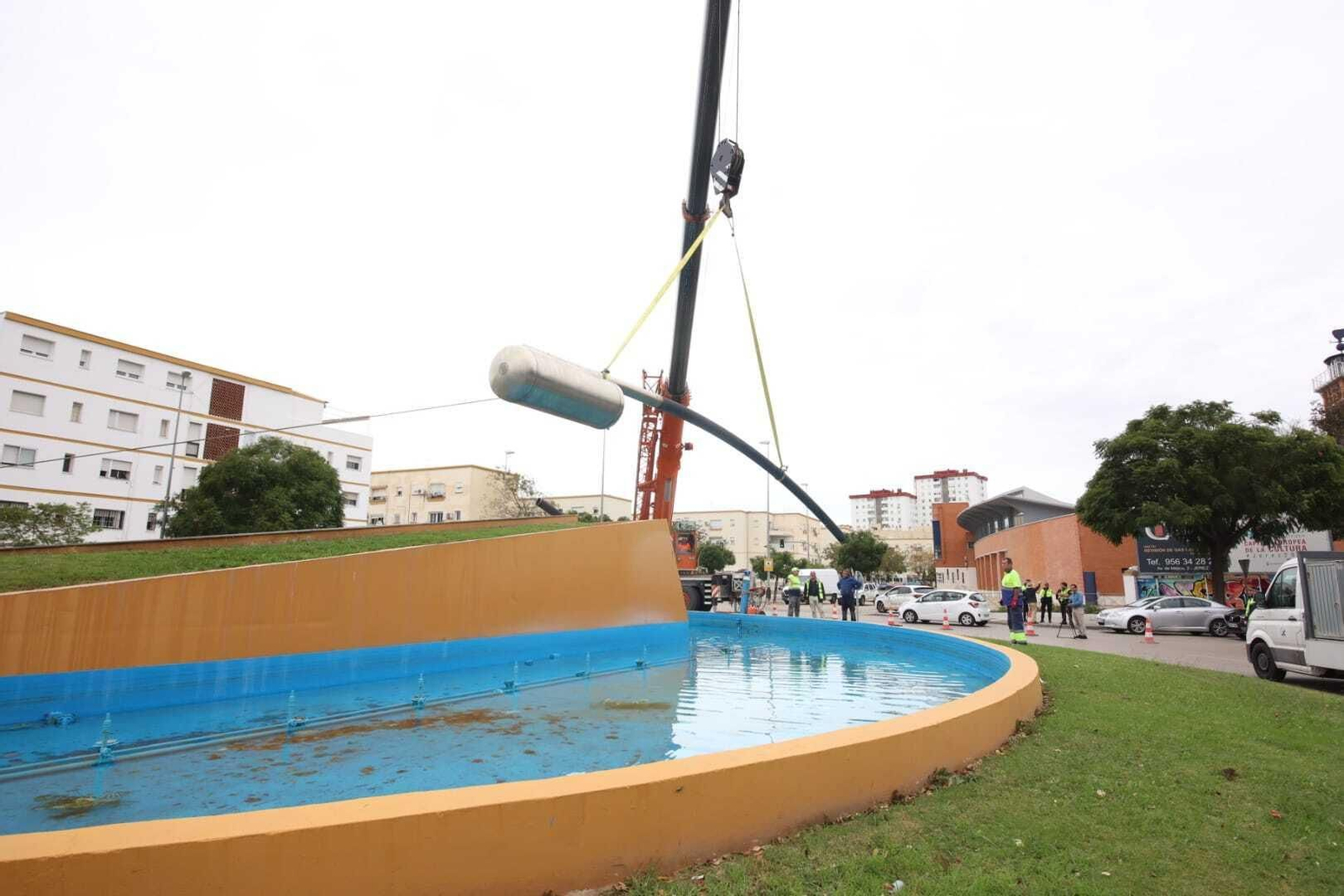 Retiran la venencia gigante de Jerez, dañada por la borrasca 'Bernard'