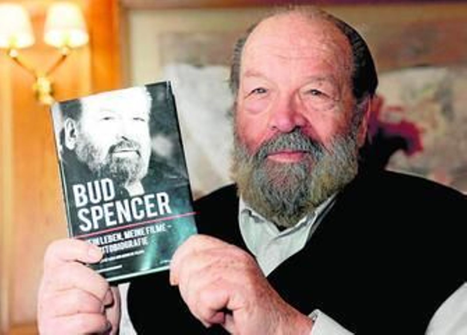Bud Spencer fue una persona muy polifacética ya que también escribió varios libros, fue nadador, cantante y compositor.