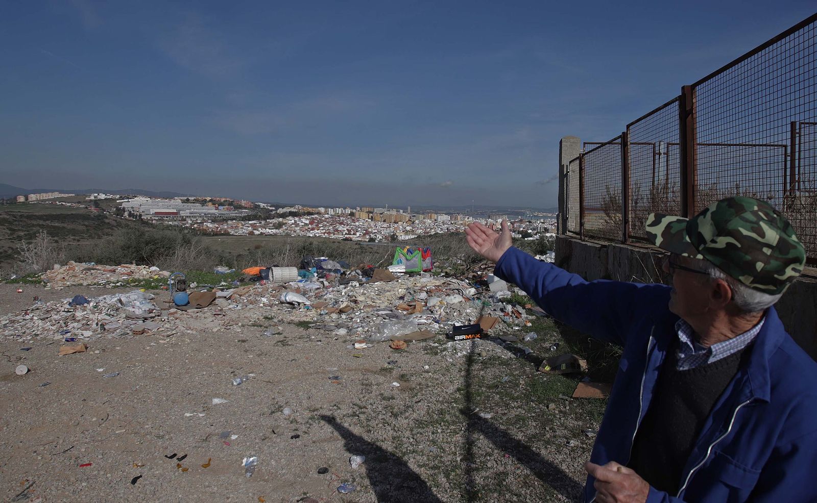 Fotos de los vertederos y escombreras ilegales en la zona de Alamillos Oeste en Algeciras