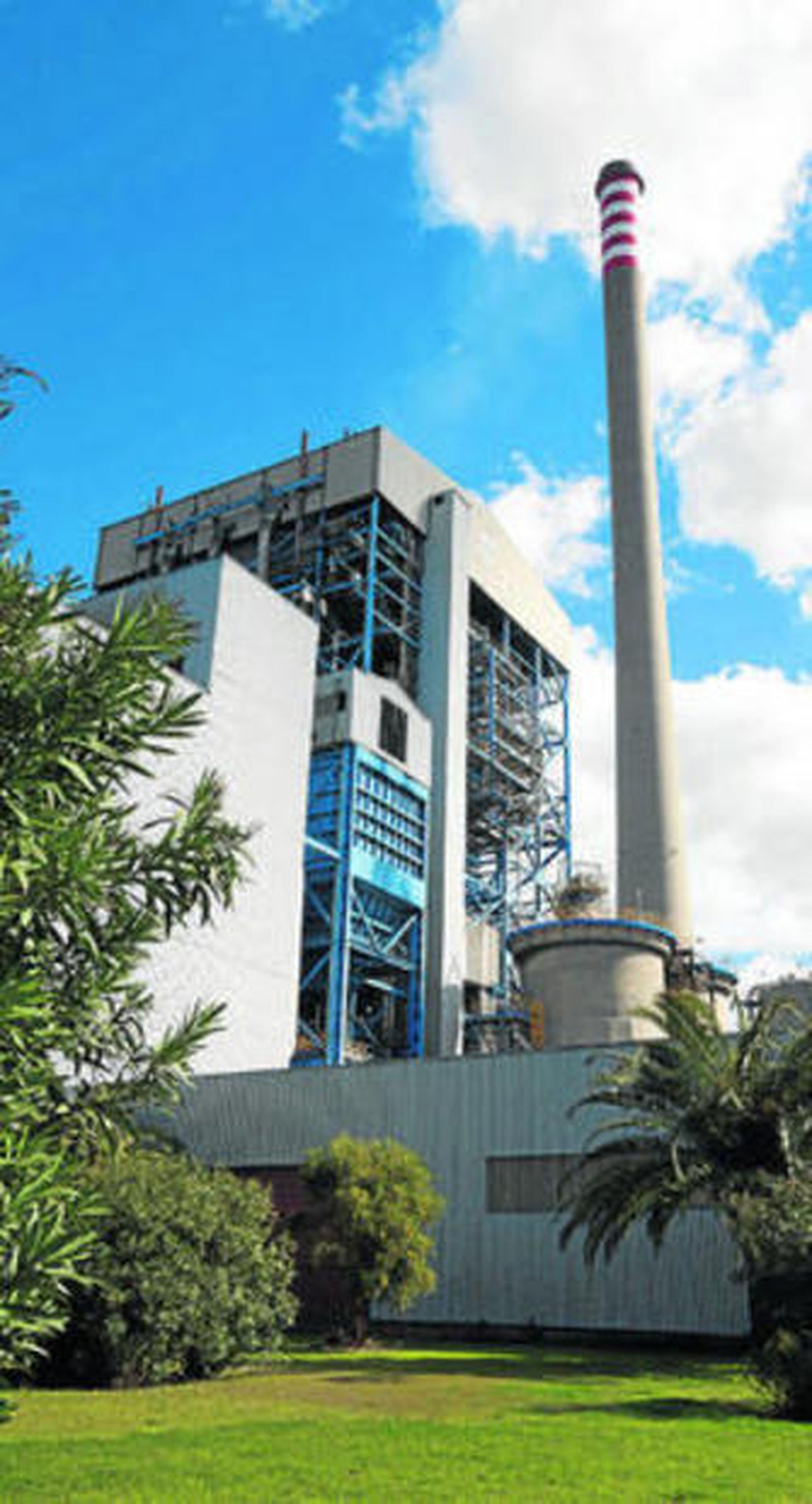 Imagen parcial de la central térmica de Viesgo en Los Barrios.