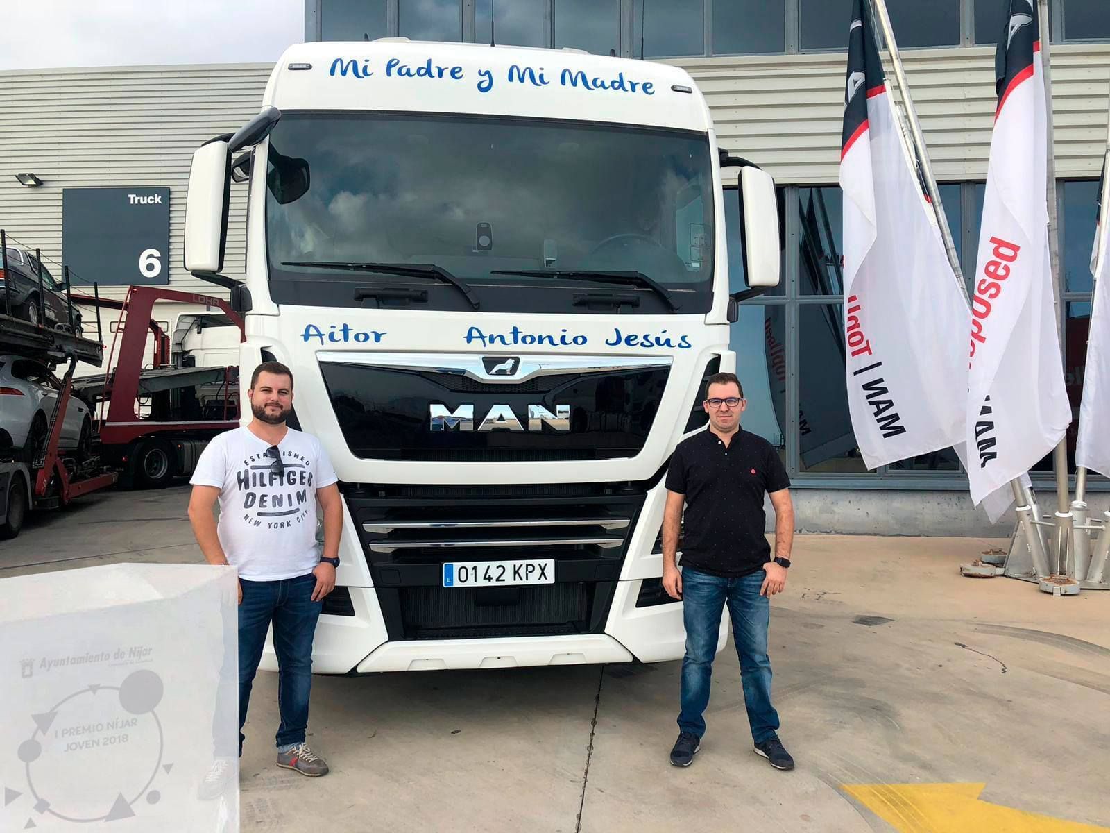 Luis Hernández gestiona una flota de 30 camiones.