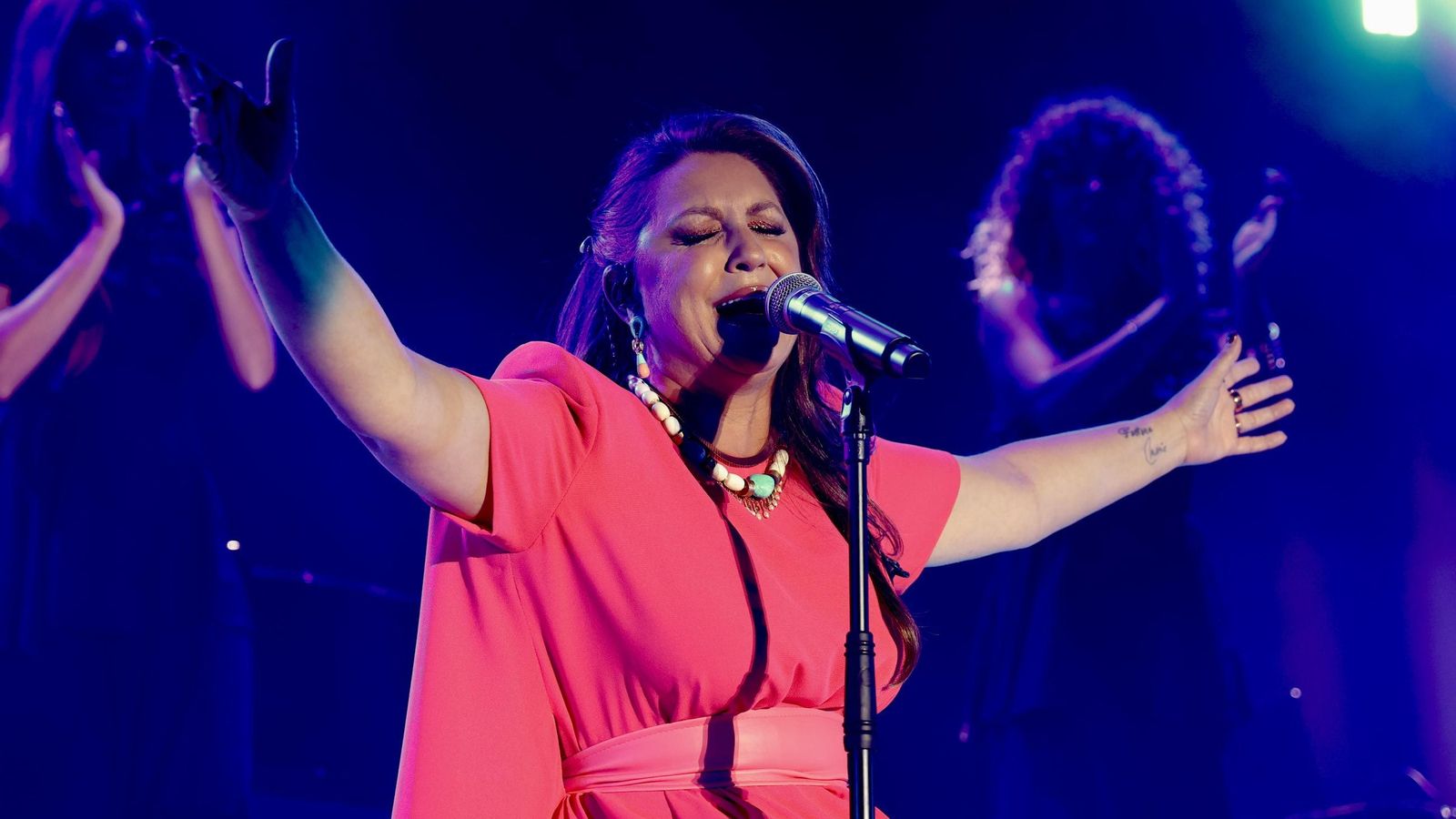 La artista ofreció su gira 'Camino', en la que combinó sus grandes éxitos con su último repertorio.