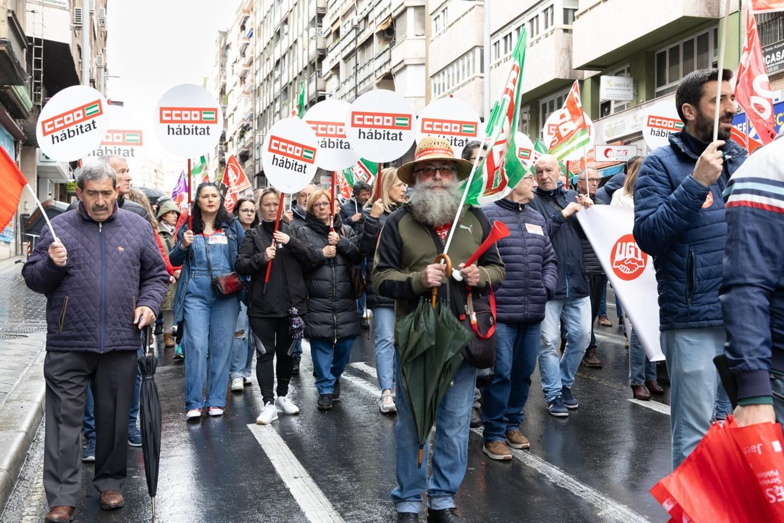 Unas 200 personas han participado en la manifestación por el Día del Trabajo.
