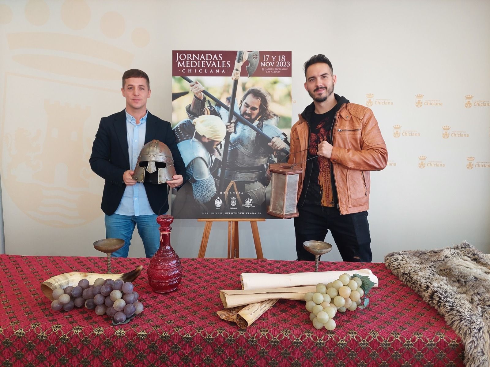 El delegado de Juventud, junto a Juan Rosendo.