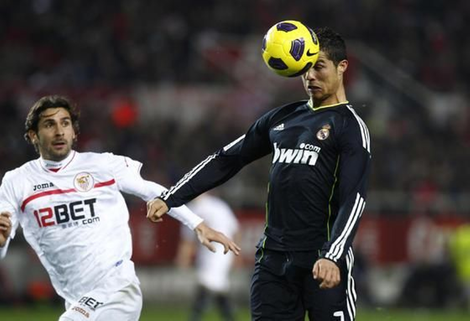 El Sevilla pierde 0-1 con el Real Madrid en la ida de las semifinales de la Copa del Rey. / Antonio Pizarro
