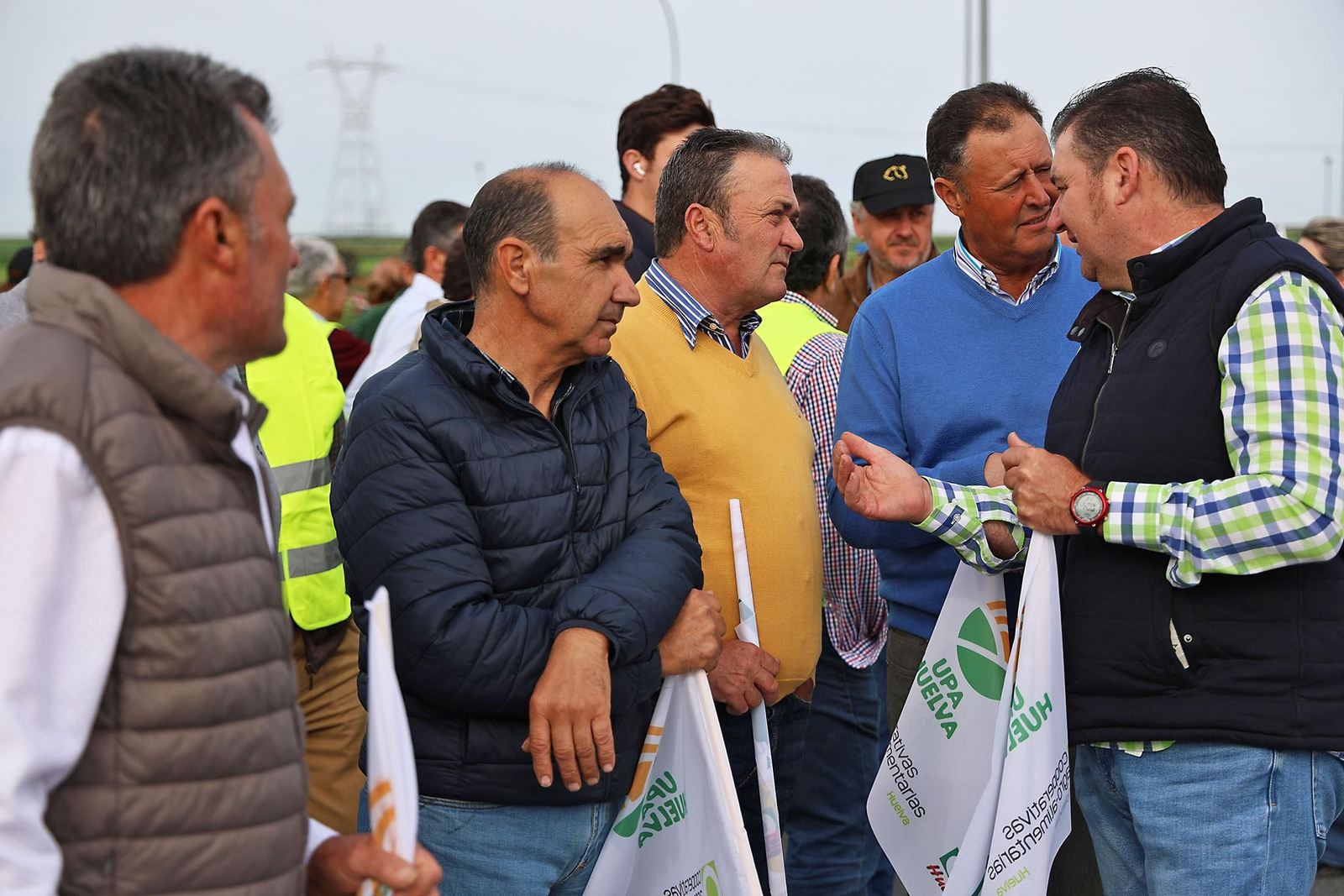 Imágenes de la multitudinaria tractorada de los agricultores en Huelva