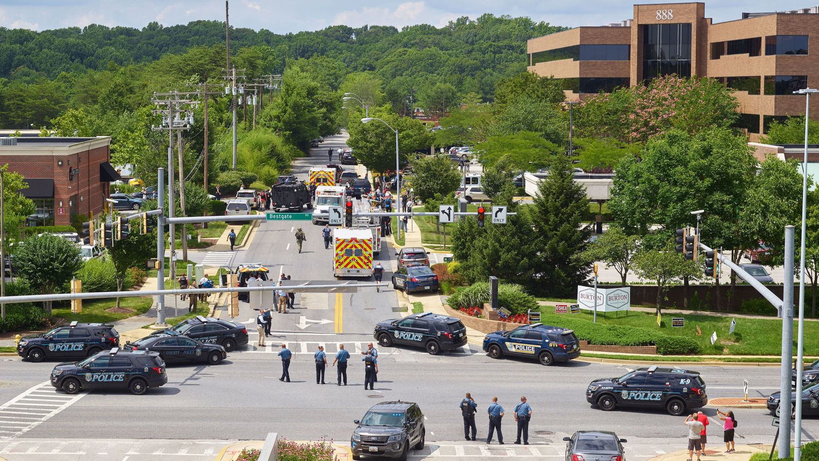 Las imágenes del tiroteo en un periódico de Maryland