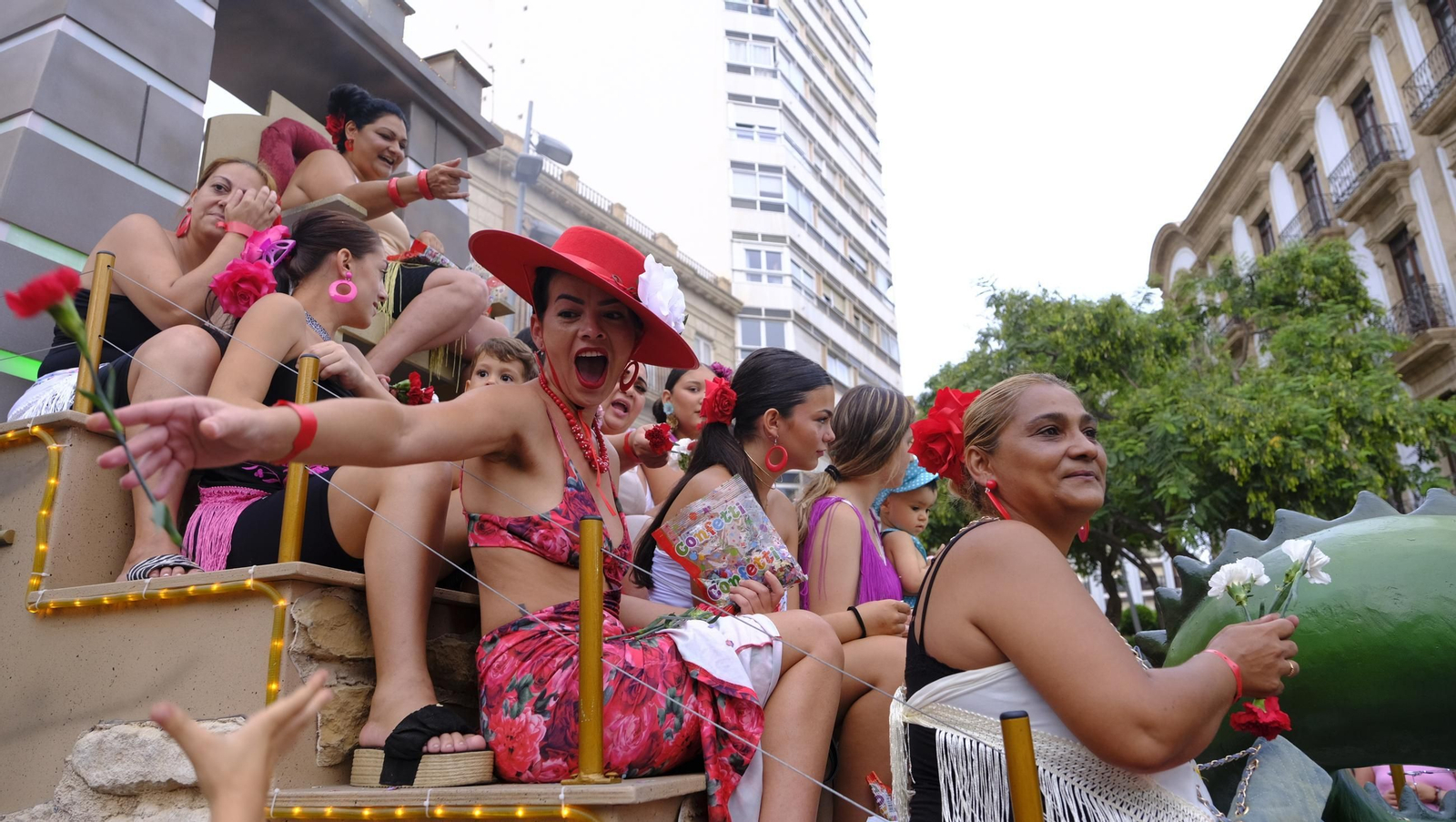 Las mejores imágenes de la Batalla de Flores de Almería