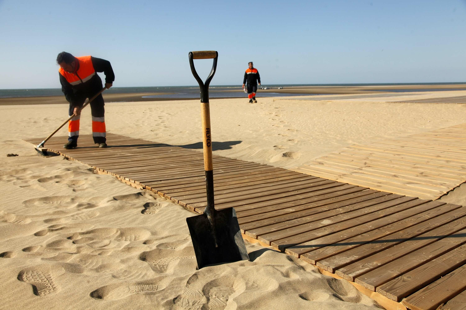 Las playas de la Costa de Huelva se preparan para la Semana Santa