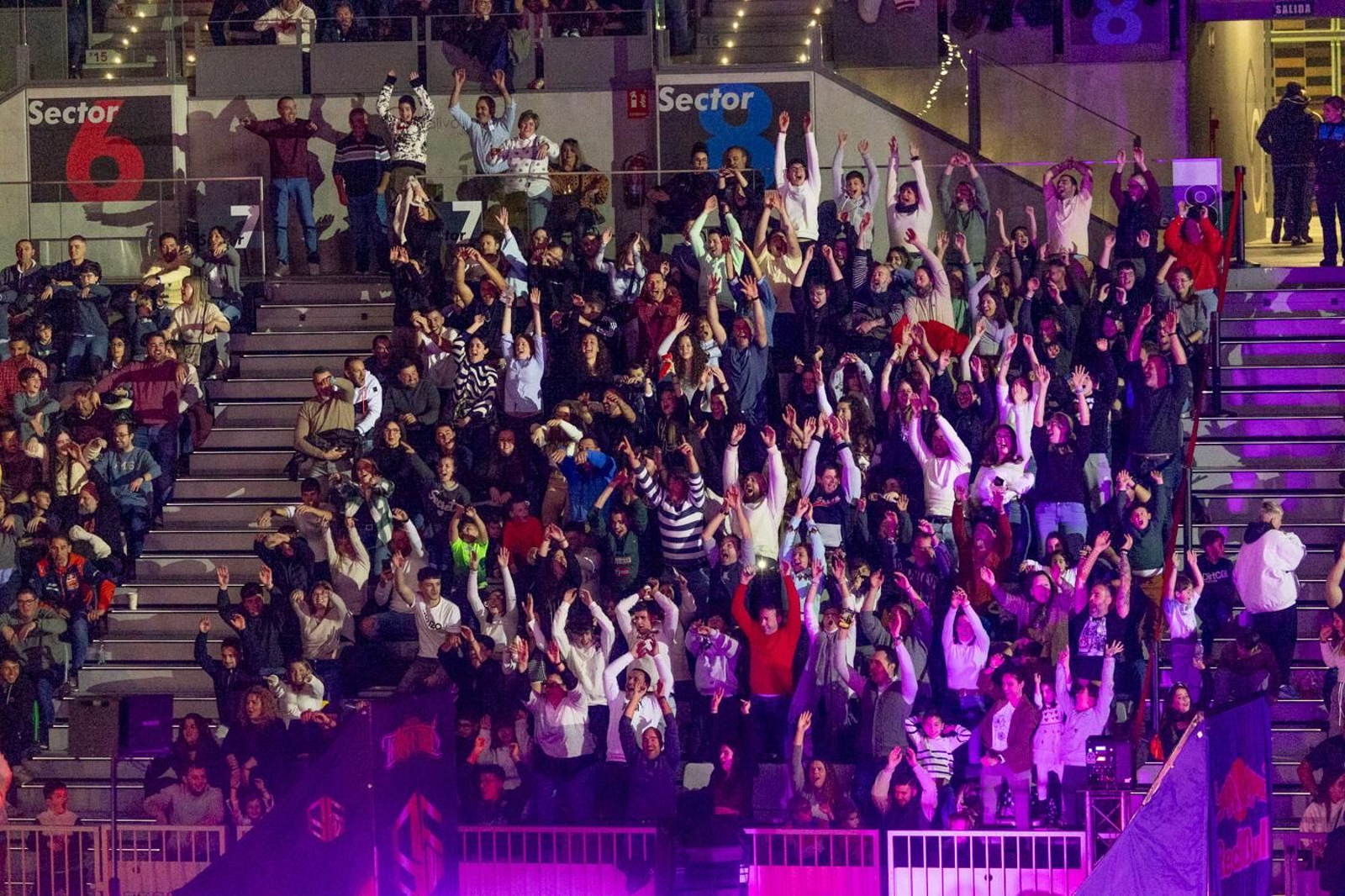 En imágenes: el Soloflow Freestyle enamora en Jaén con acrobacias y espectáculo en estado puro