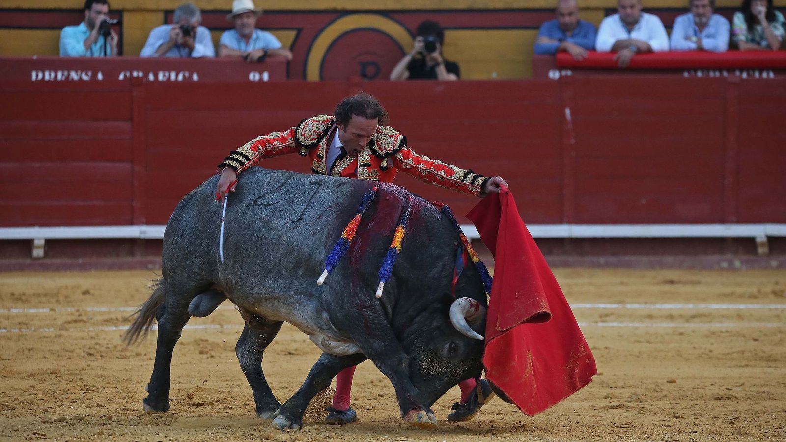 La pólvora de Ferrera y el bravo 'Veronés' de Victorino incendiaron Algeciras en 2023.