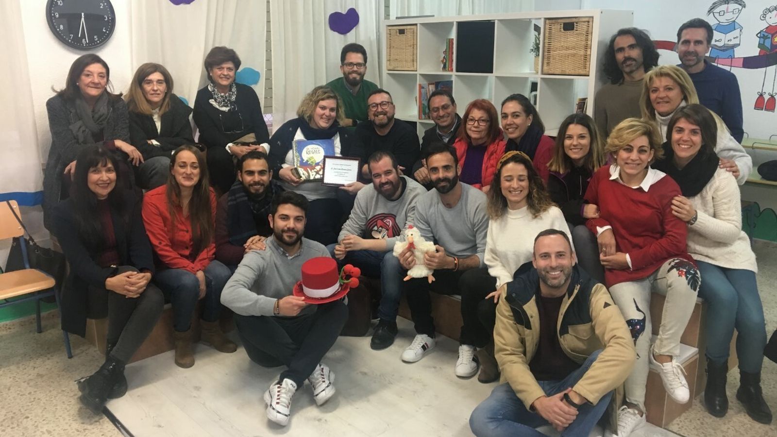 El claustro docente del García Lorca, junto a José Carlos Román.