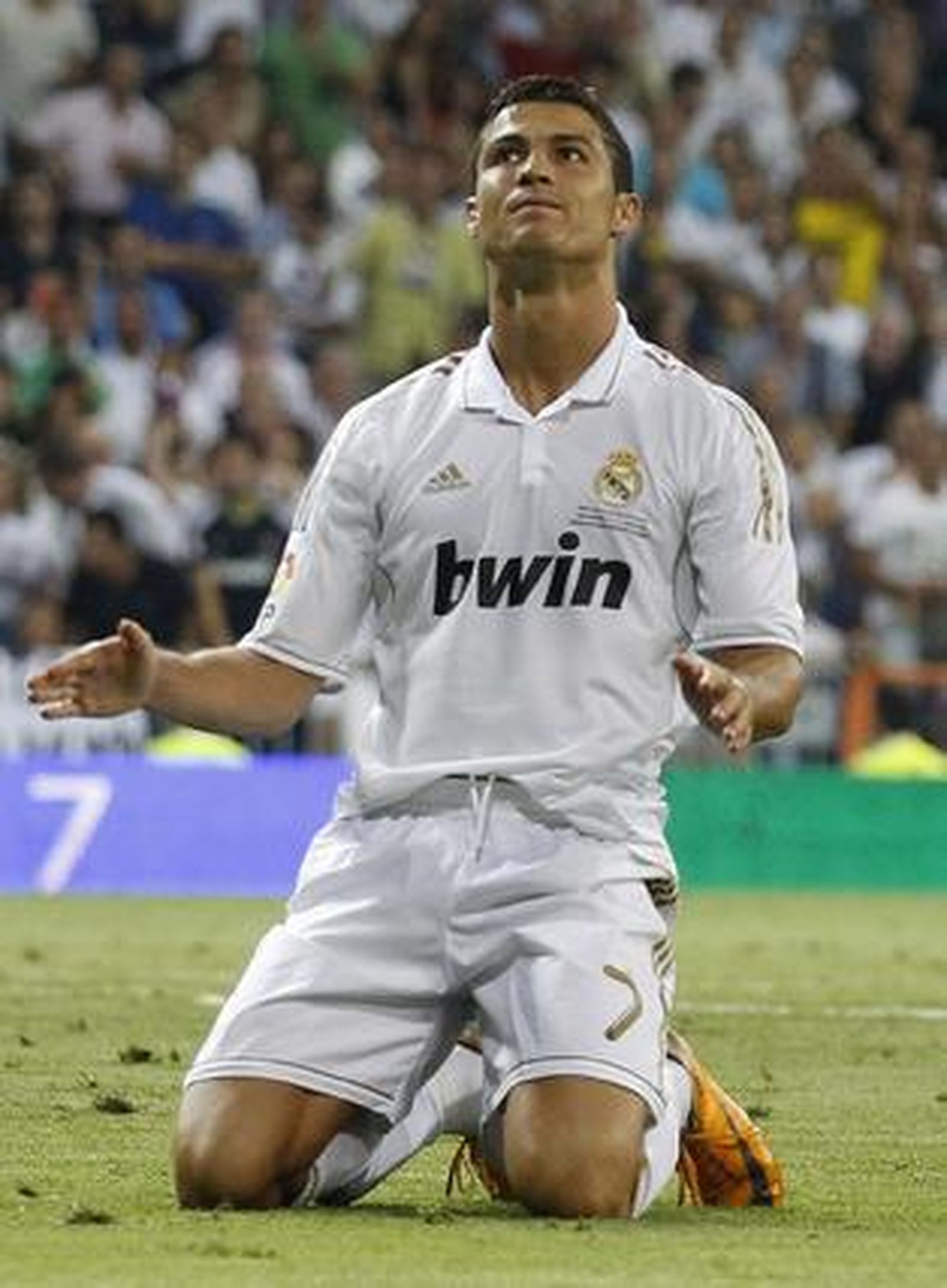 El Real Madrid y el Barcelona empatan 2-2 en la ida de la Supercopa. / Reuters