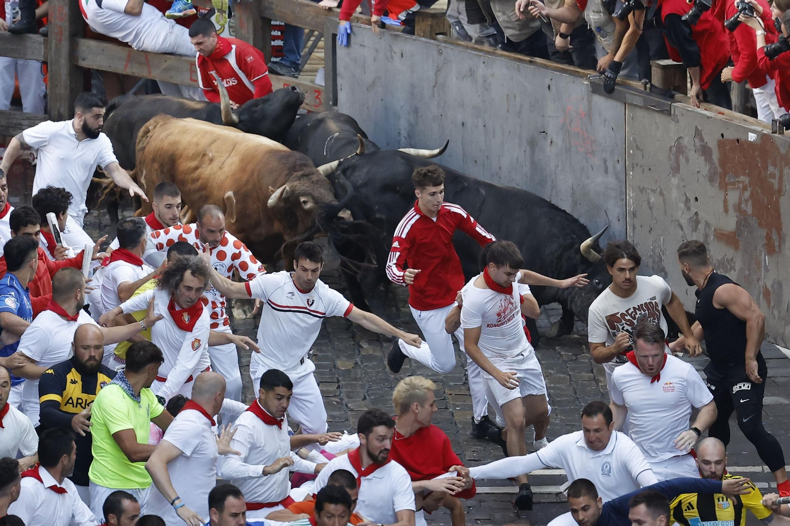 La bravura de Tarifa se hace notar en Pamplona: tres heridos en un encierro con toros de La Palmosilla