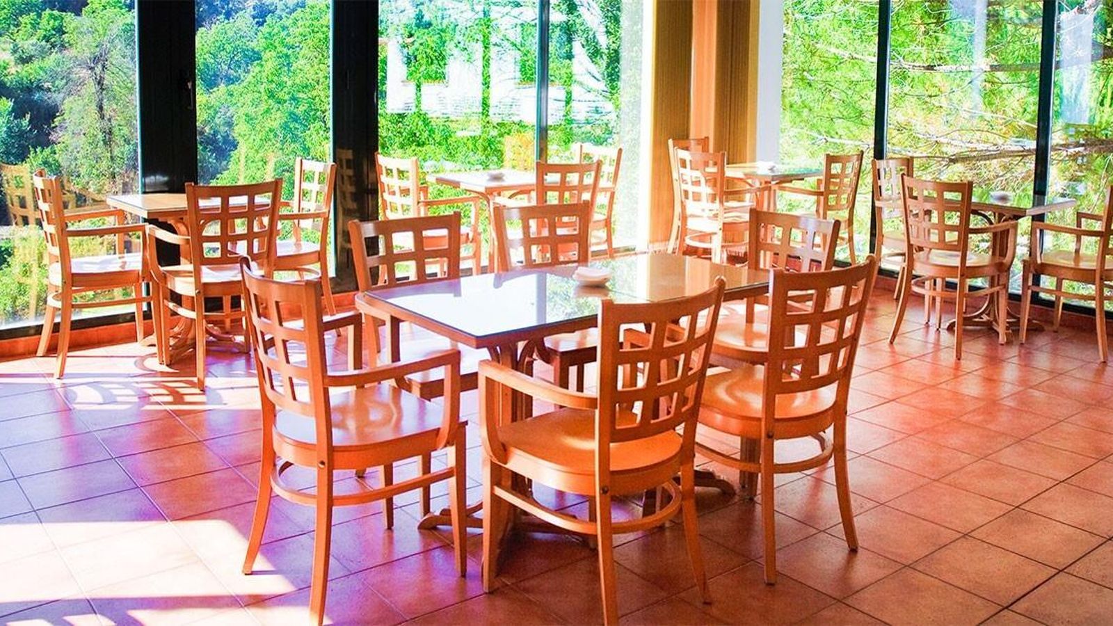 Salón con vistas a la sierra