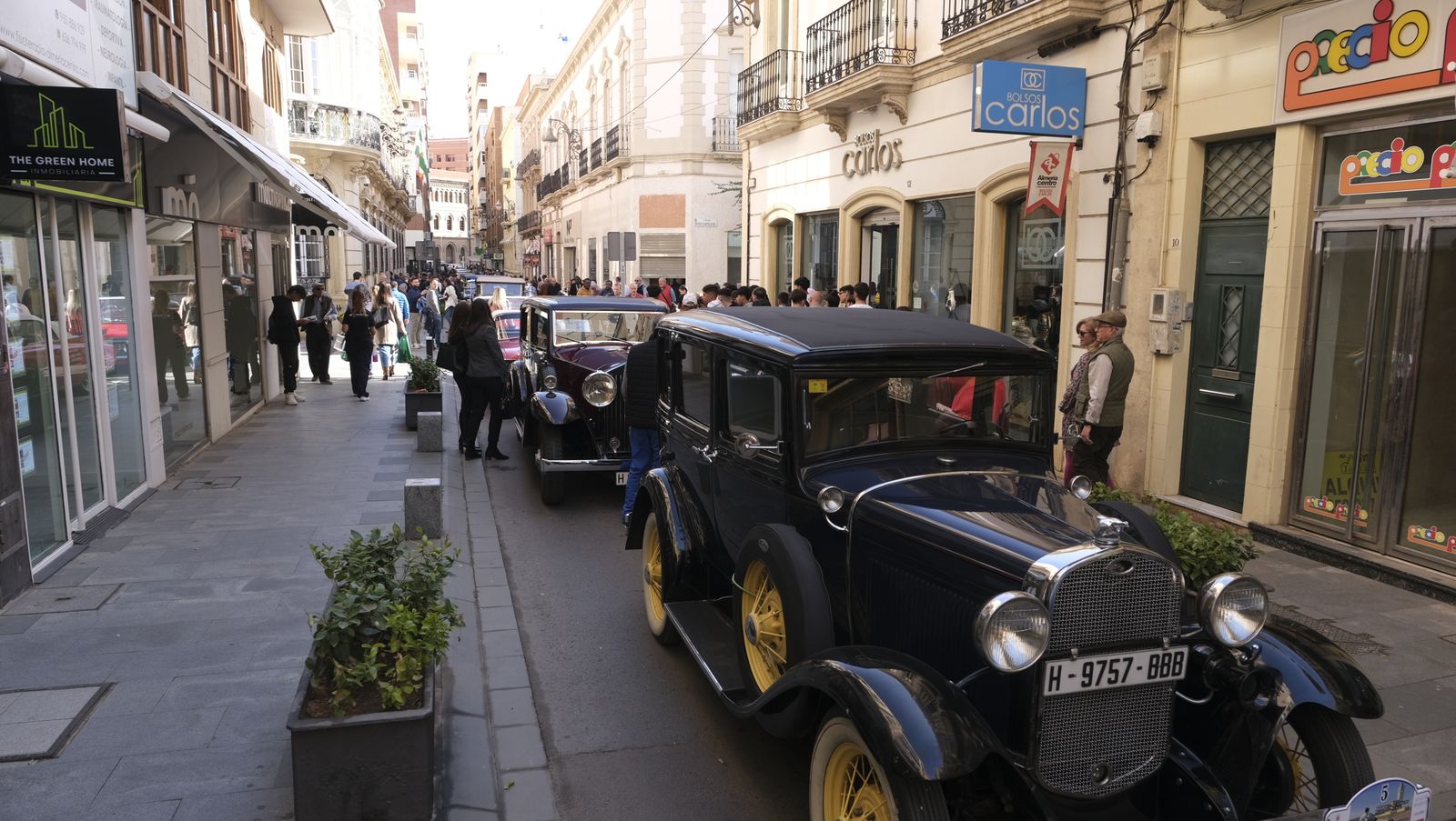 La 33 Ruta de Automóviles Antiguos toma las calles de Almería