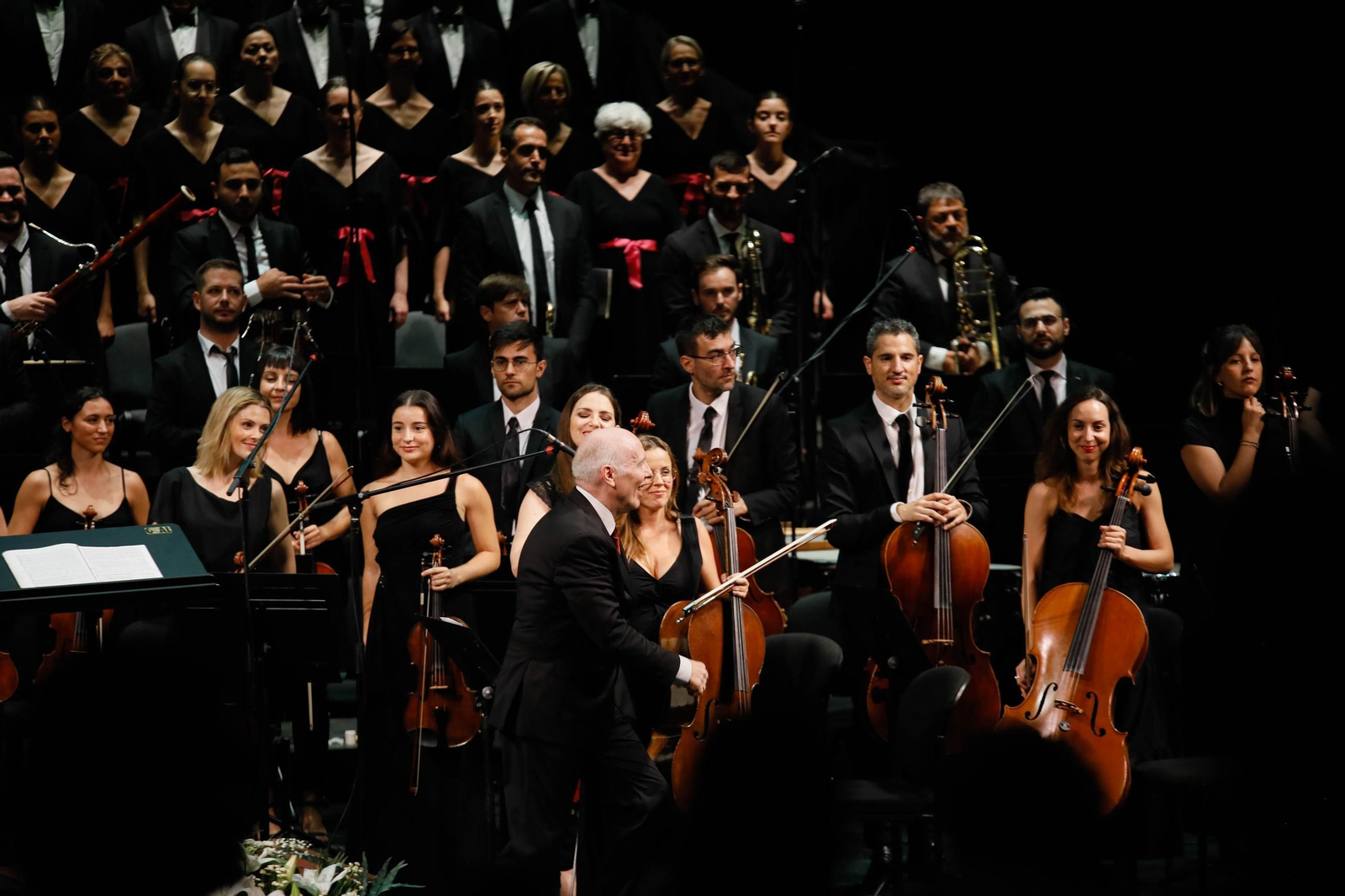 Imágenes de la novena Beethoven interpretado por la OCAL y Orfeón para Cajamar