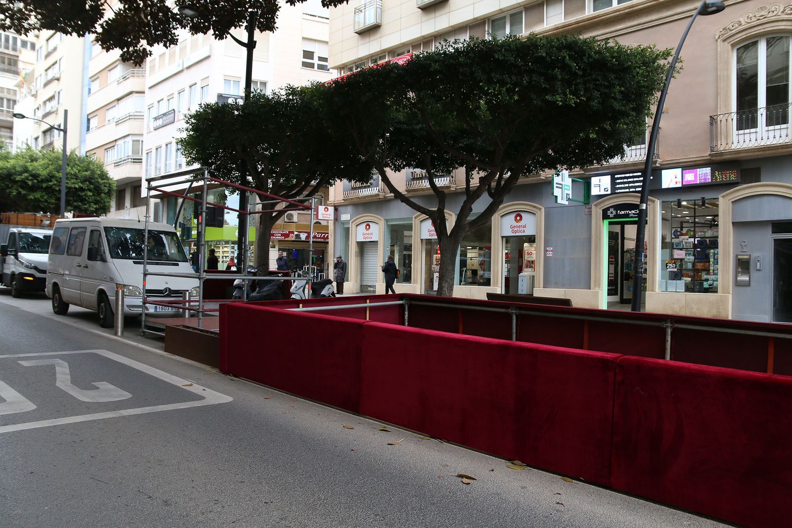 Montaje de la Carrera Oficial para la Semana Santa de Almería