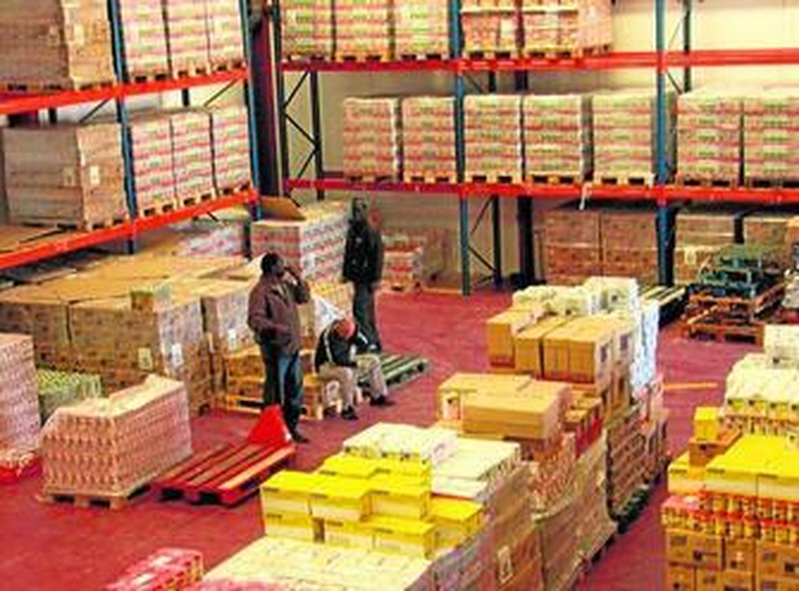 El Banco de Alimentos de Almería, con sede en Roquetas, recibe la solidaridad de miles de personas.