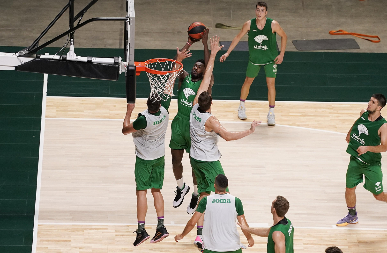 Fotos: El entrenamiento del Unicaja, ya con Michael Eric