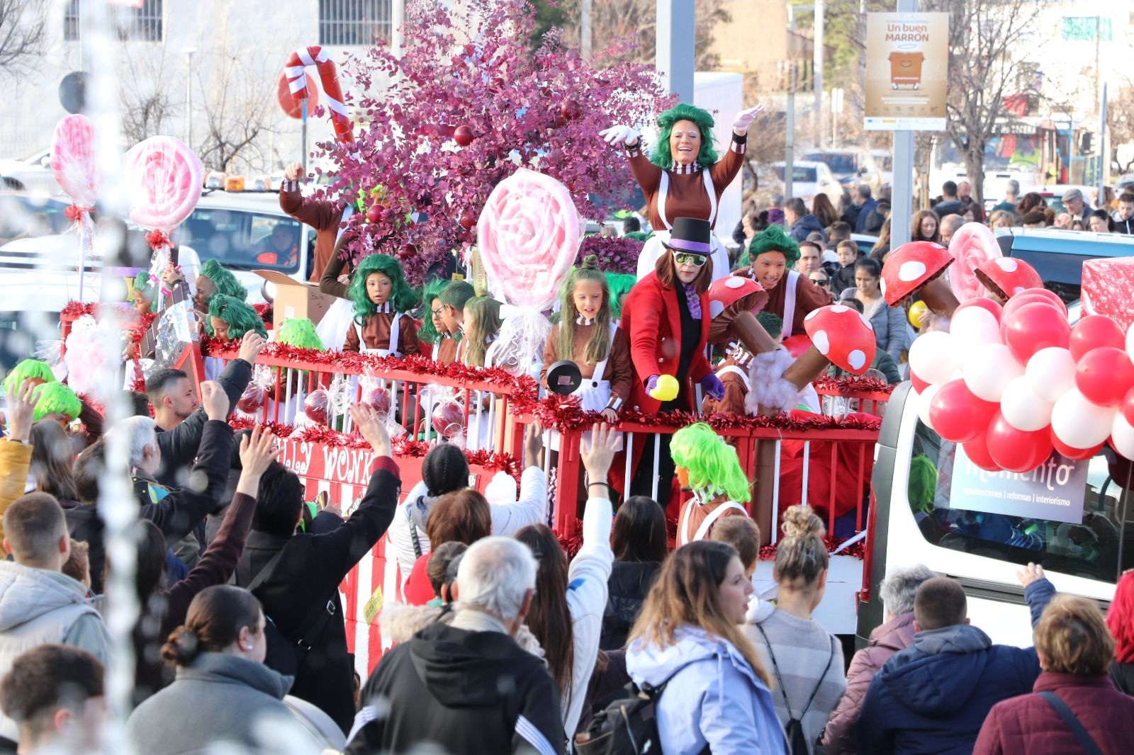 Una de las carrozas que recorrieron las calles de Maracena.