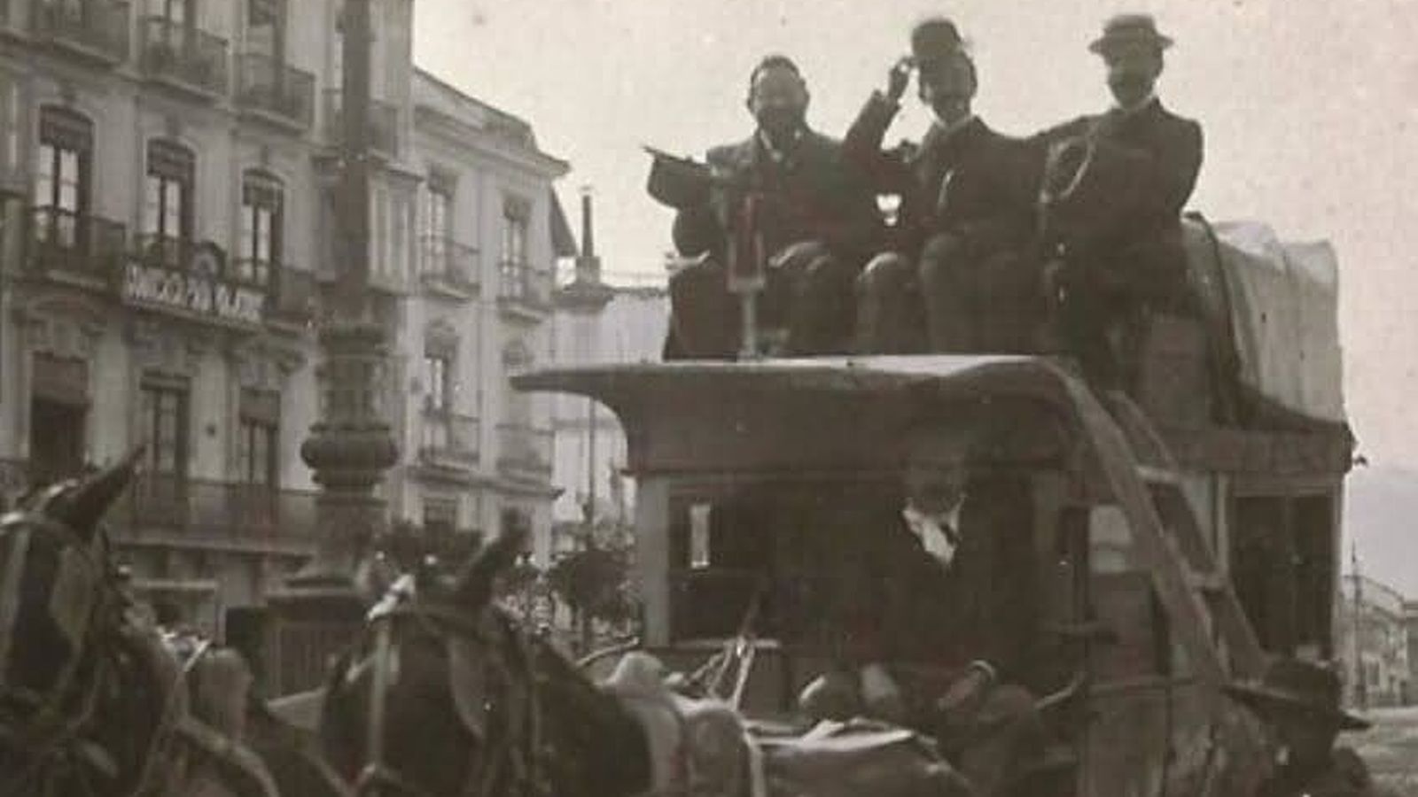 Diligencia que salía de la Acera del Casino conducida por El Reeves.