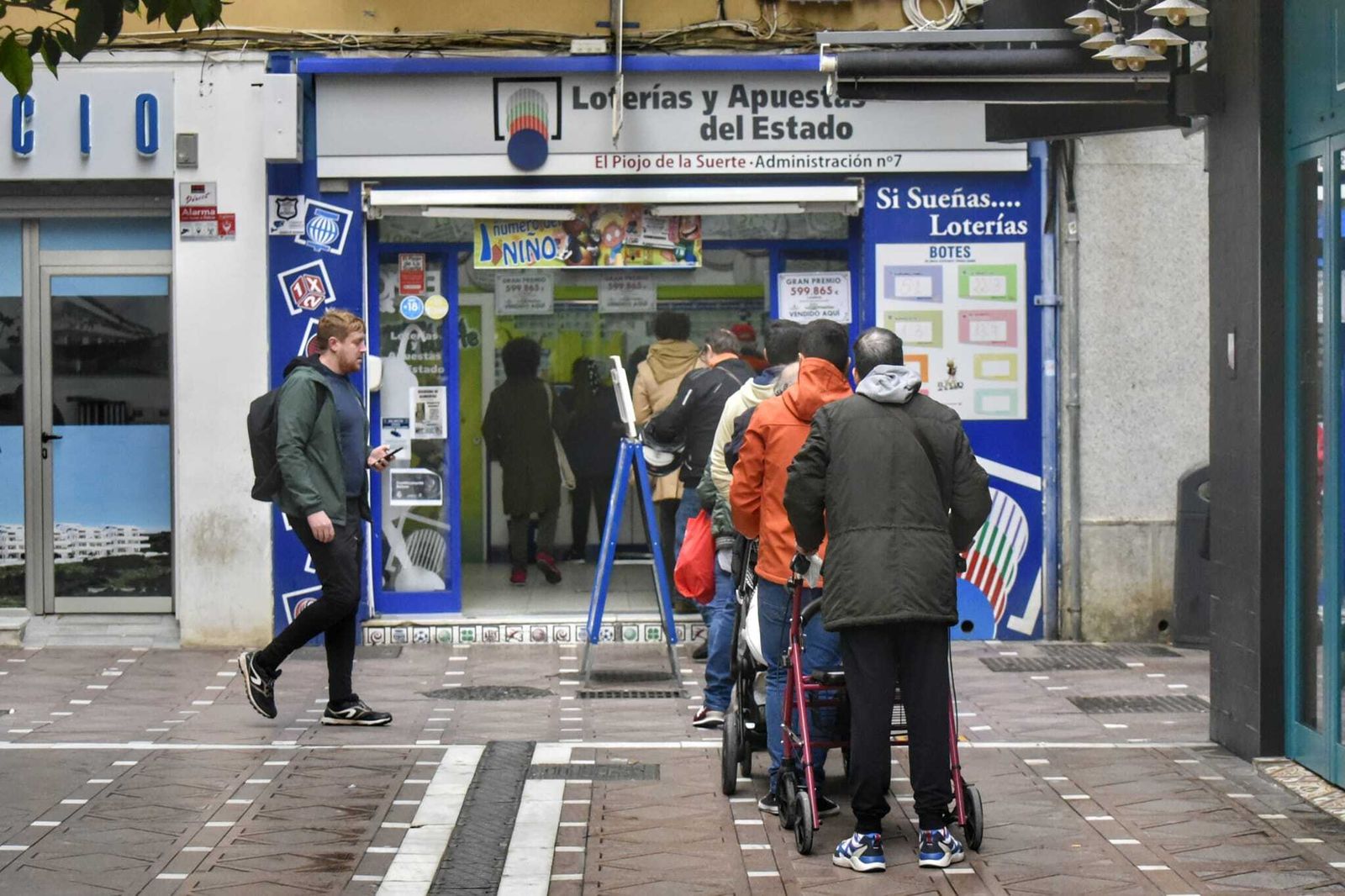 Colas en las administraciones.