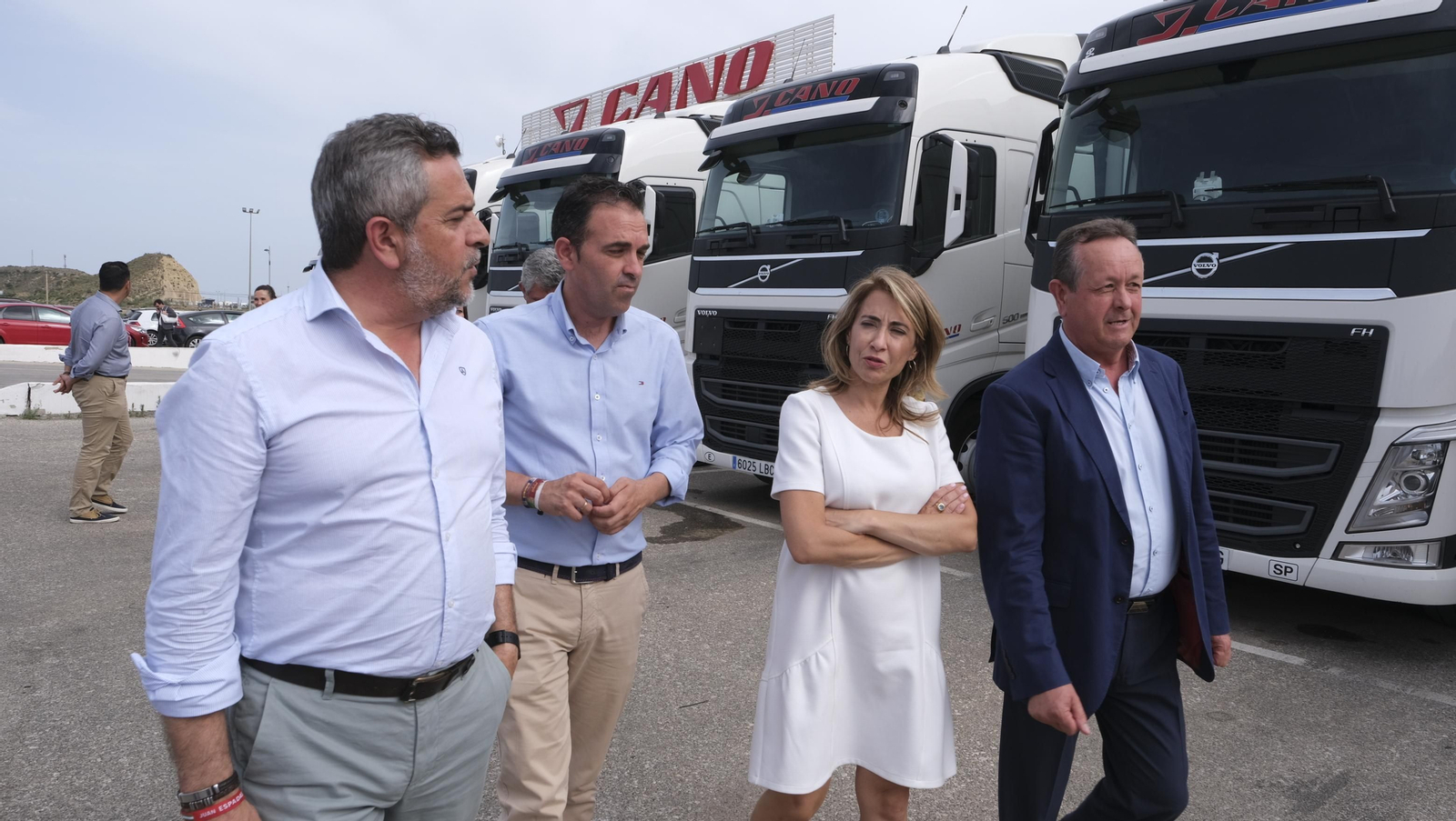 Imágenes de la visita de la Ministra Raquel Sánchez a Transportes J. Cano, en Antas