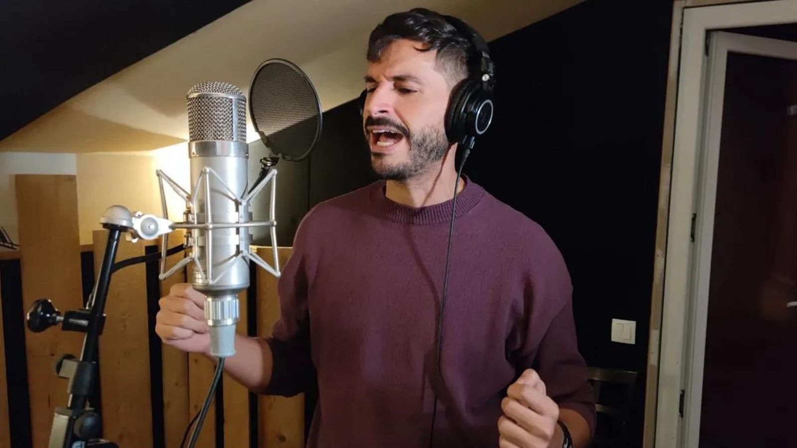 Mario Fernández en el estudio de grabación