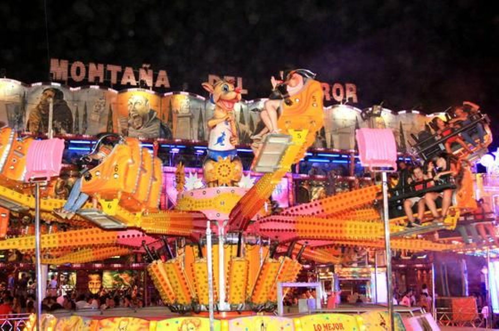 Imágenes del tercer día de feria de las Colombinas.

Foto: Alberto Dom?uez