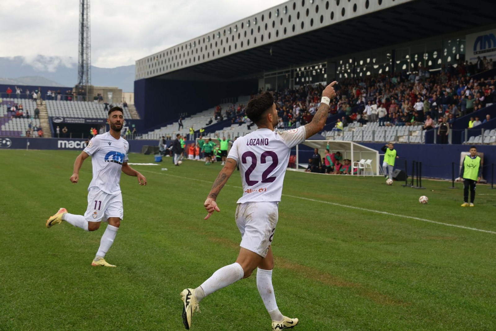 Óscar Lozano, de nuevo imparable, inició la remontada.