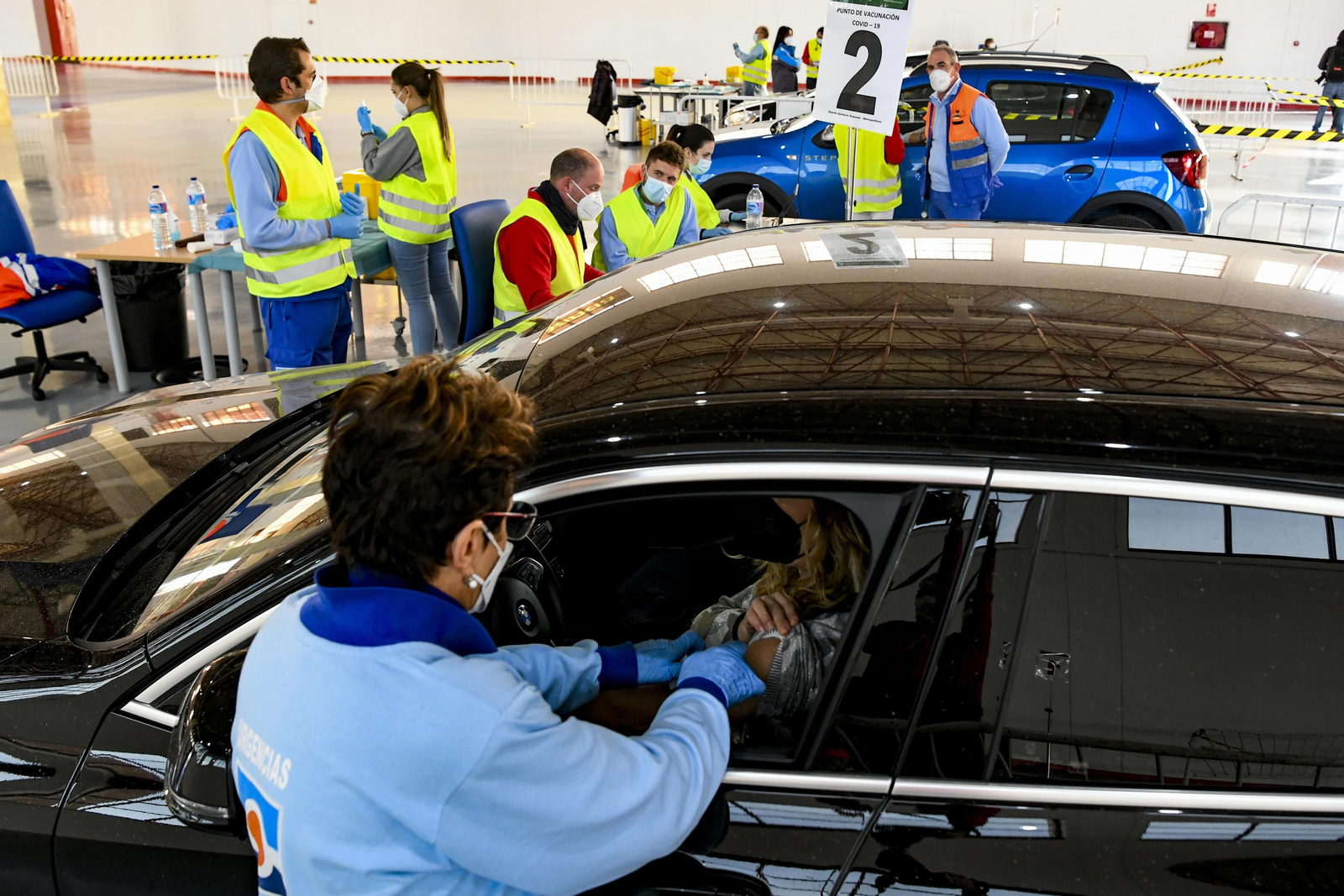 Fotos de la segunda jornada de vacunación masiva en Granada