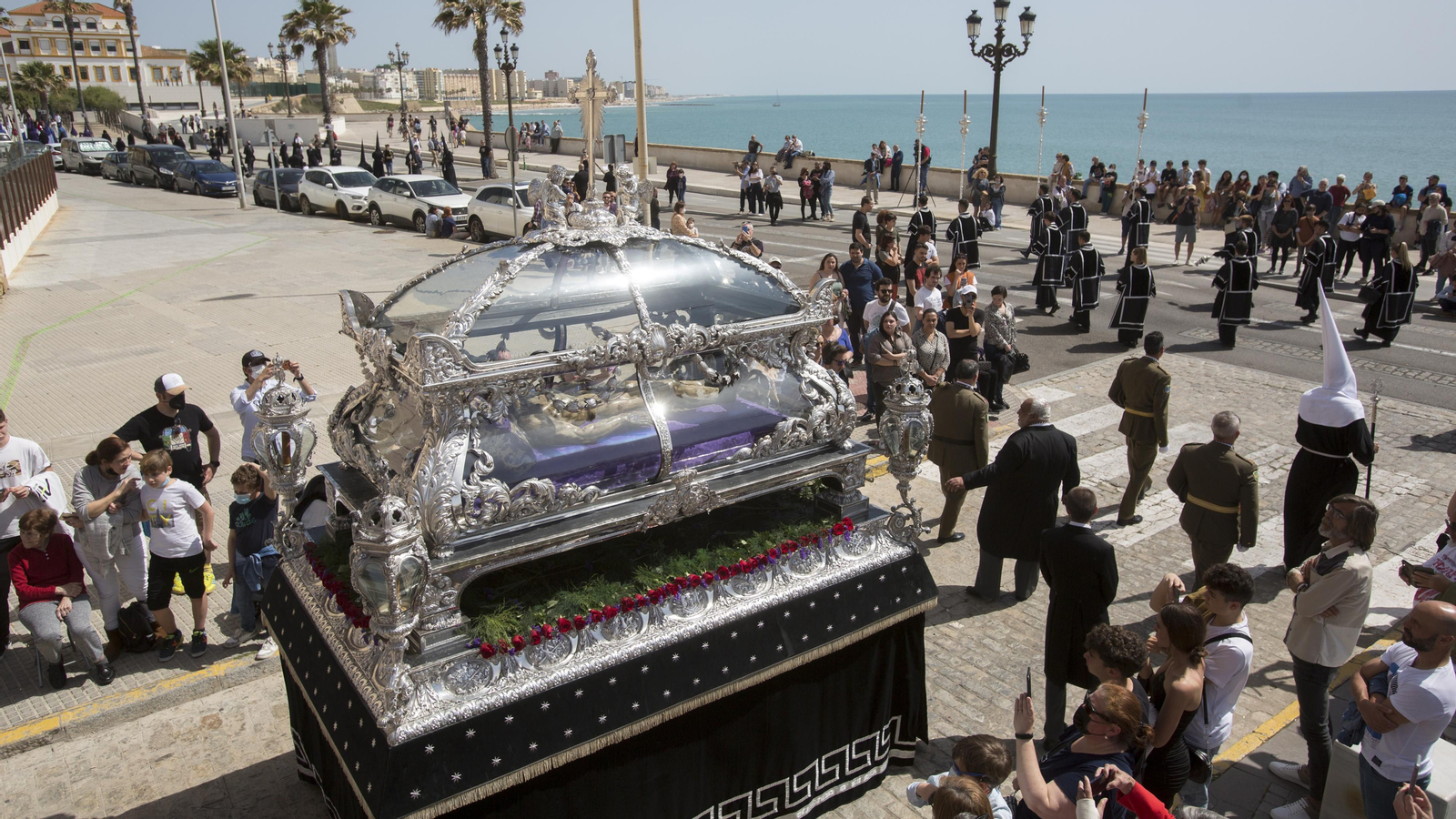 Las imágenes de la cofradía del Santo entierro en la Semana Santa de Cádiz 2022
