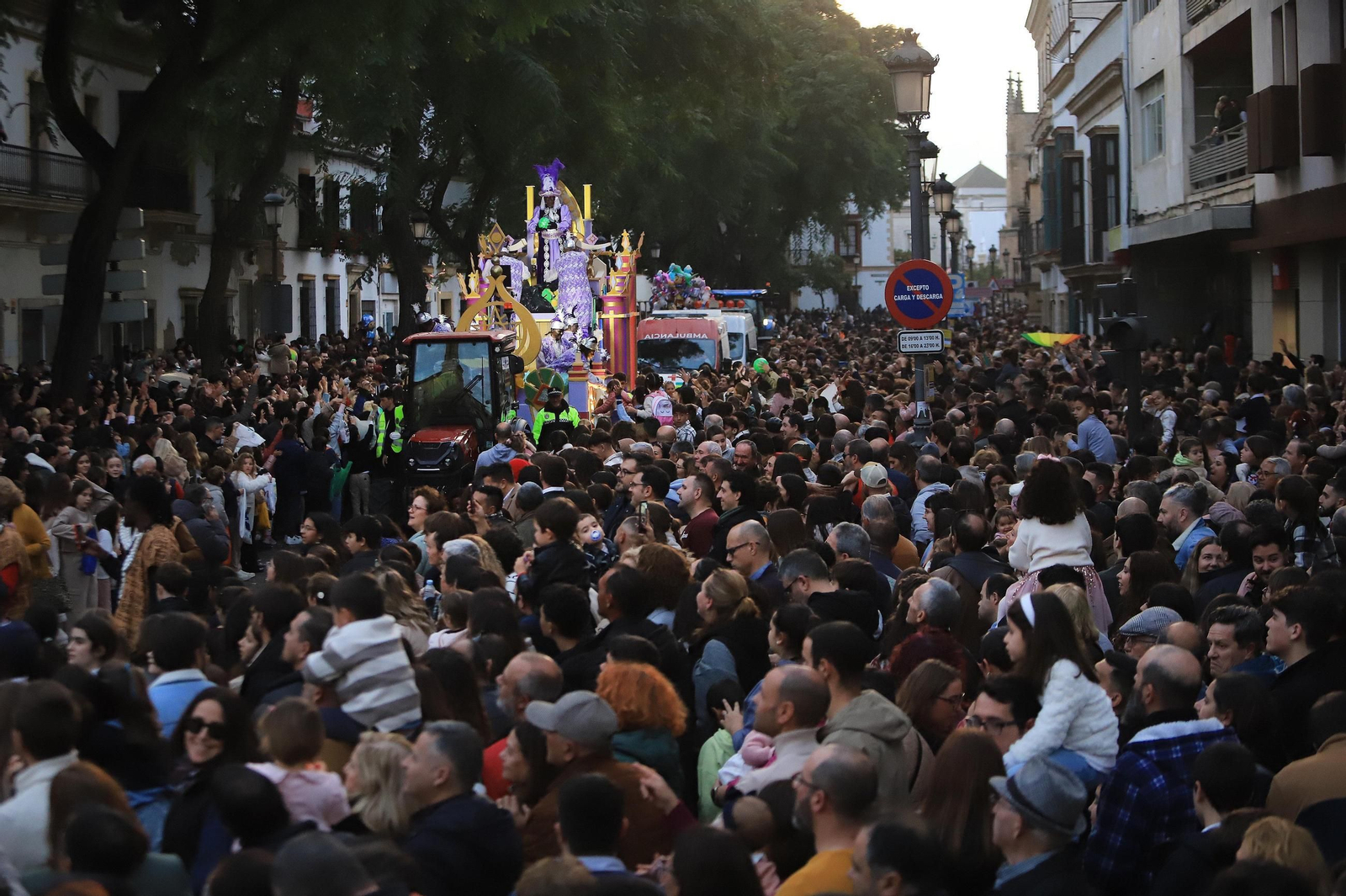 Imágenes de la Cabalgata de los Reyes Magos de Jerez 2025