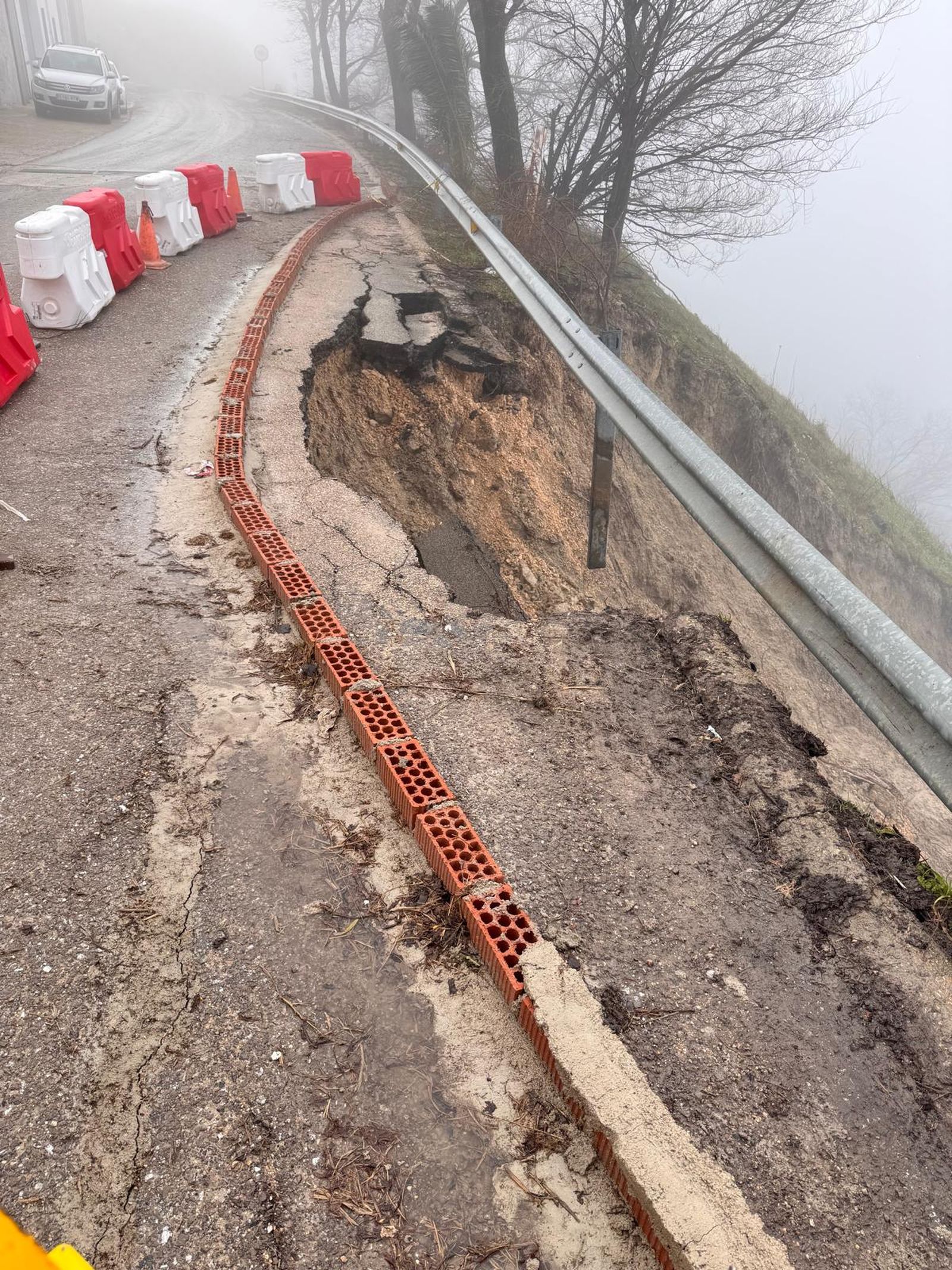Estado actual de la carretera de Iznatoraf.