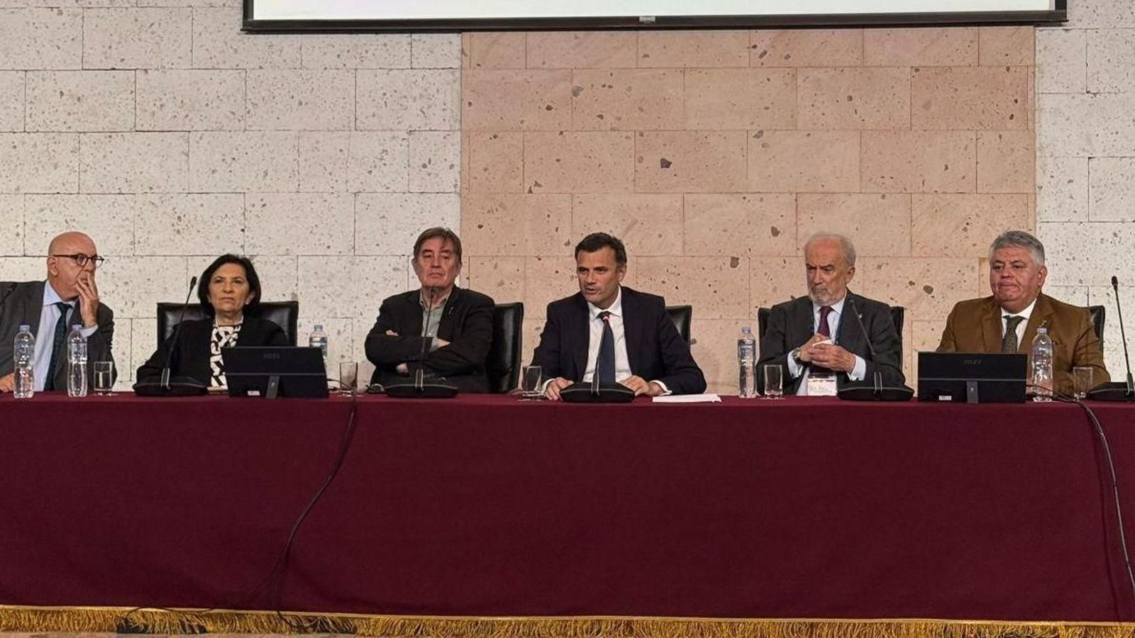 Una imagen de la intervención del alcalde de Cádiz en el Congreso de la Lengua de Arequipa.